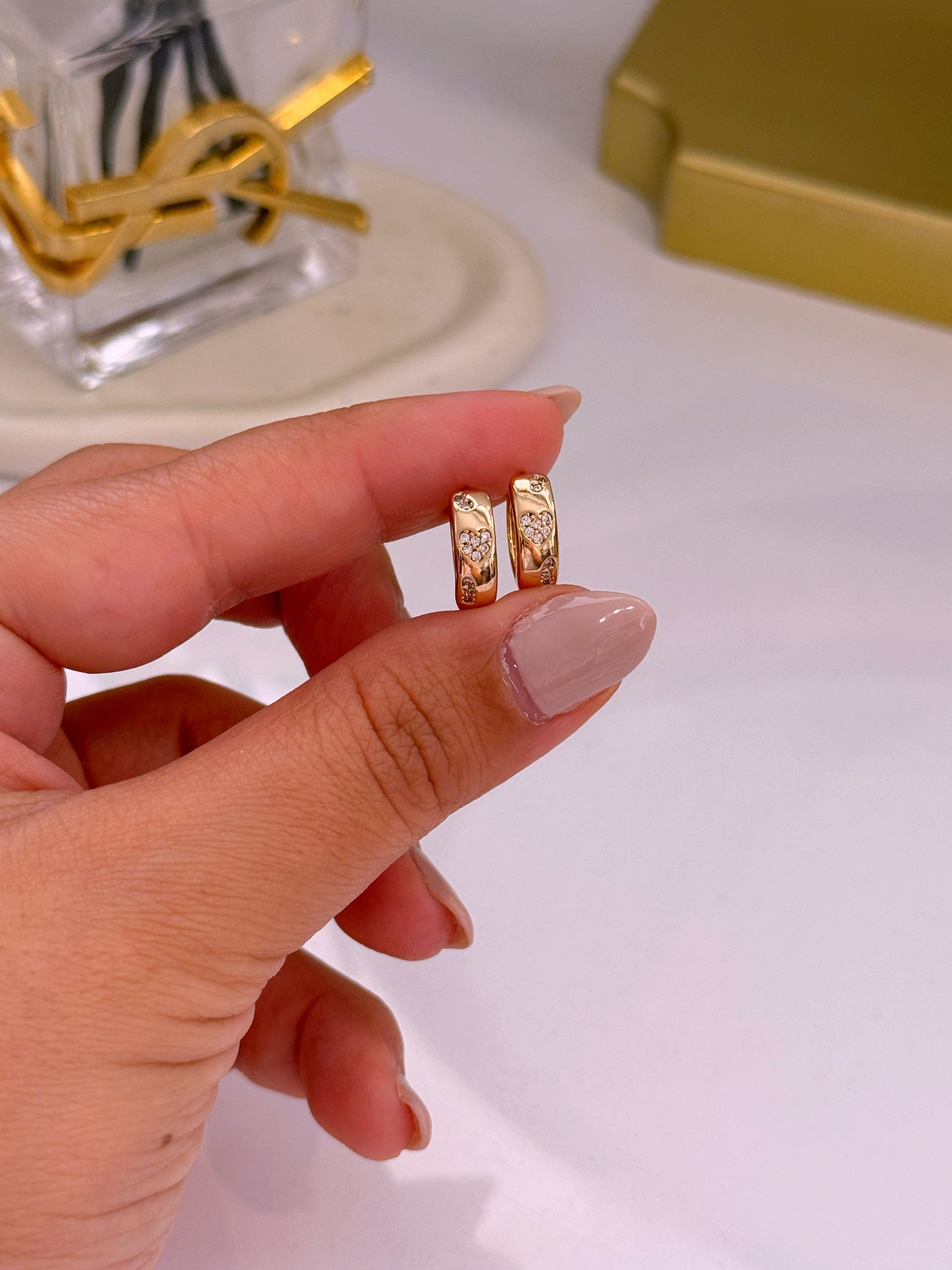 Argolinhas lisas com corações e brilhantes | Rose Gold
