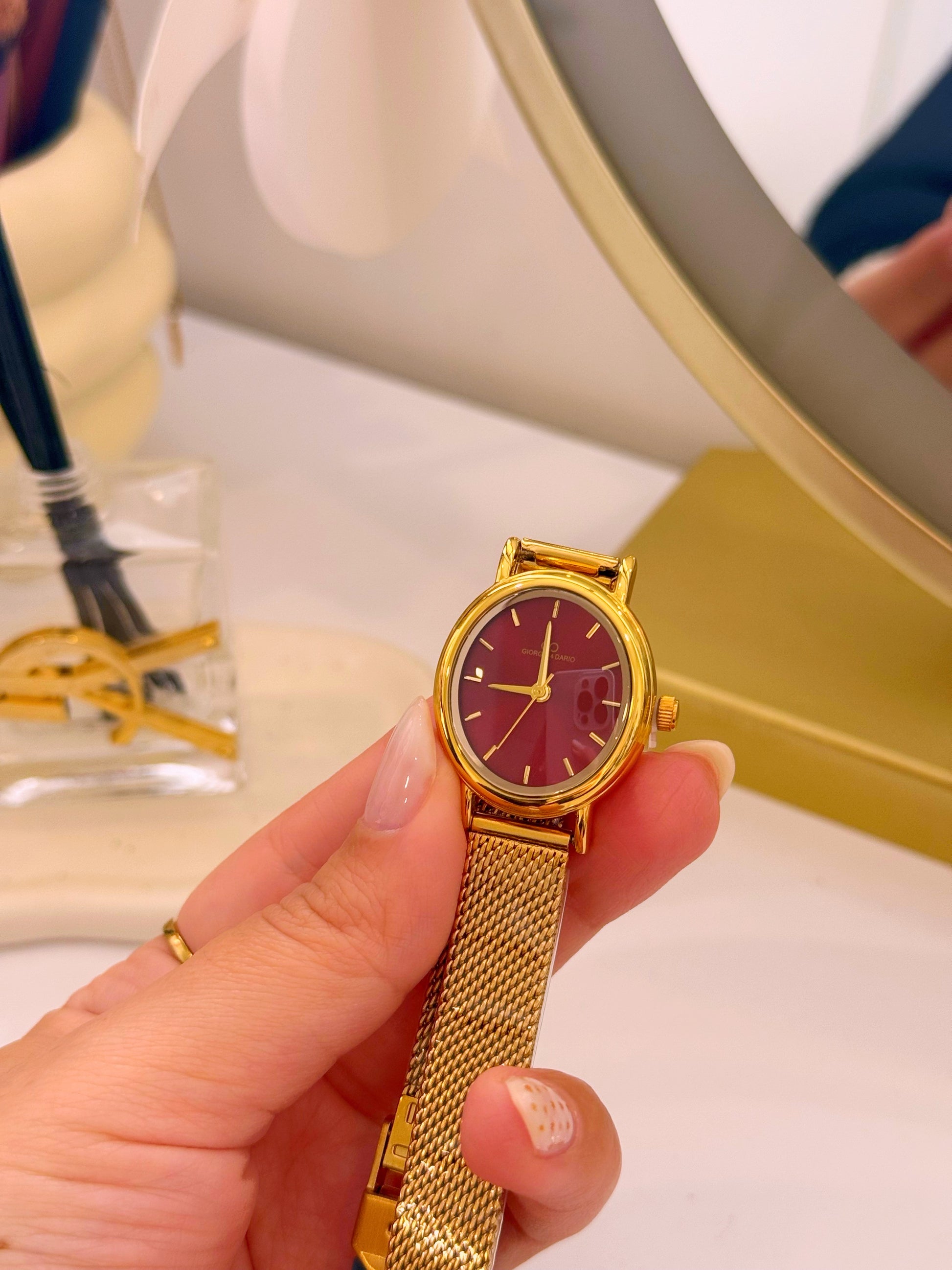 Relógio analógico com mostrador redondo | Bordô