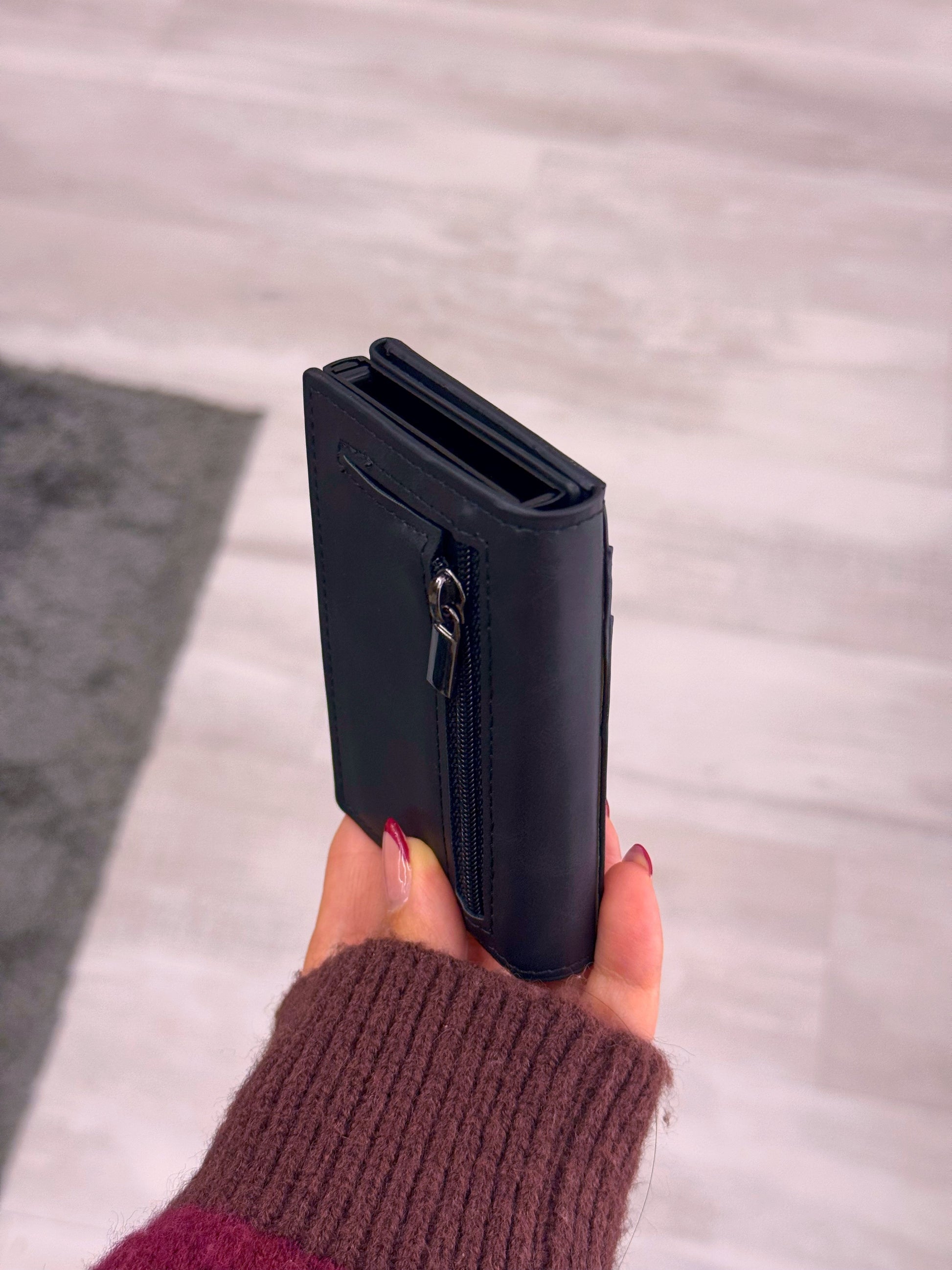 Porta cartões com fecho para moedas | Preto