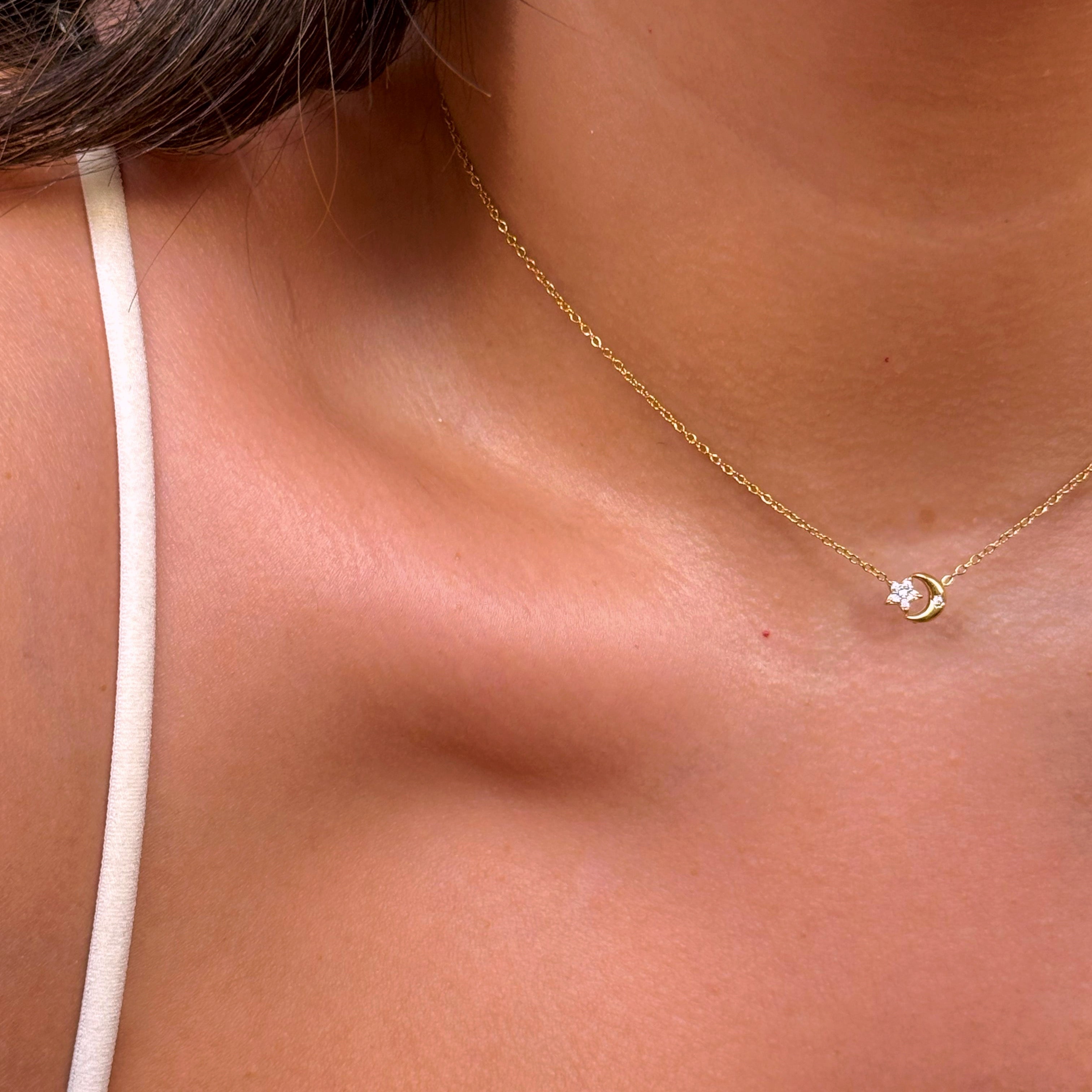 Colar malha fininha com estrelinha e lua com brilhantes | Dourado