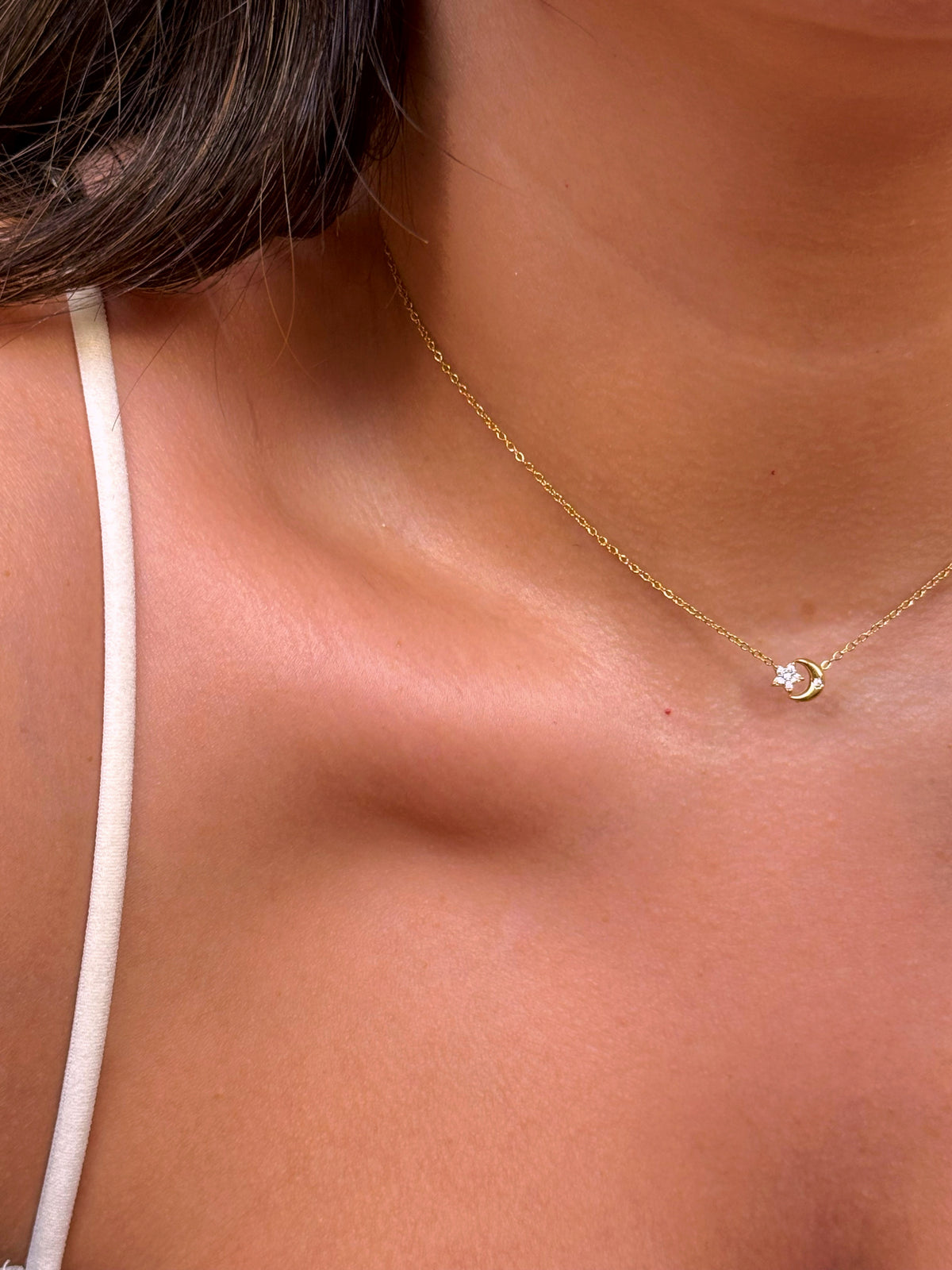 Colar malha fininha com estrelinha e lua com brilhantes | Dourado