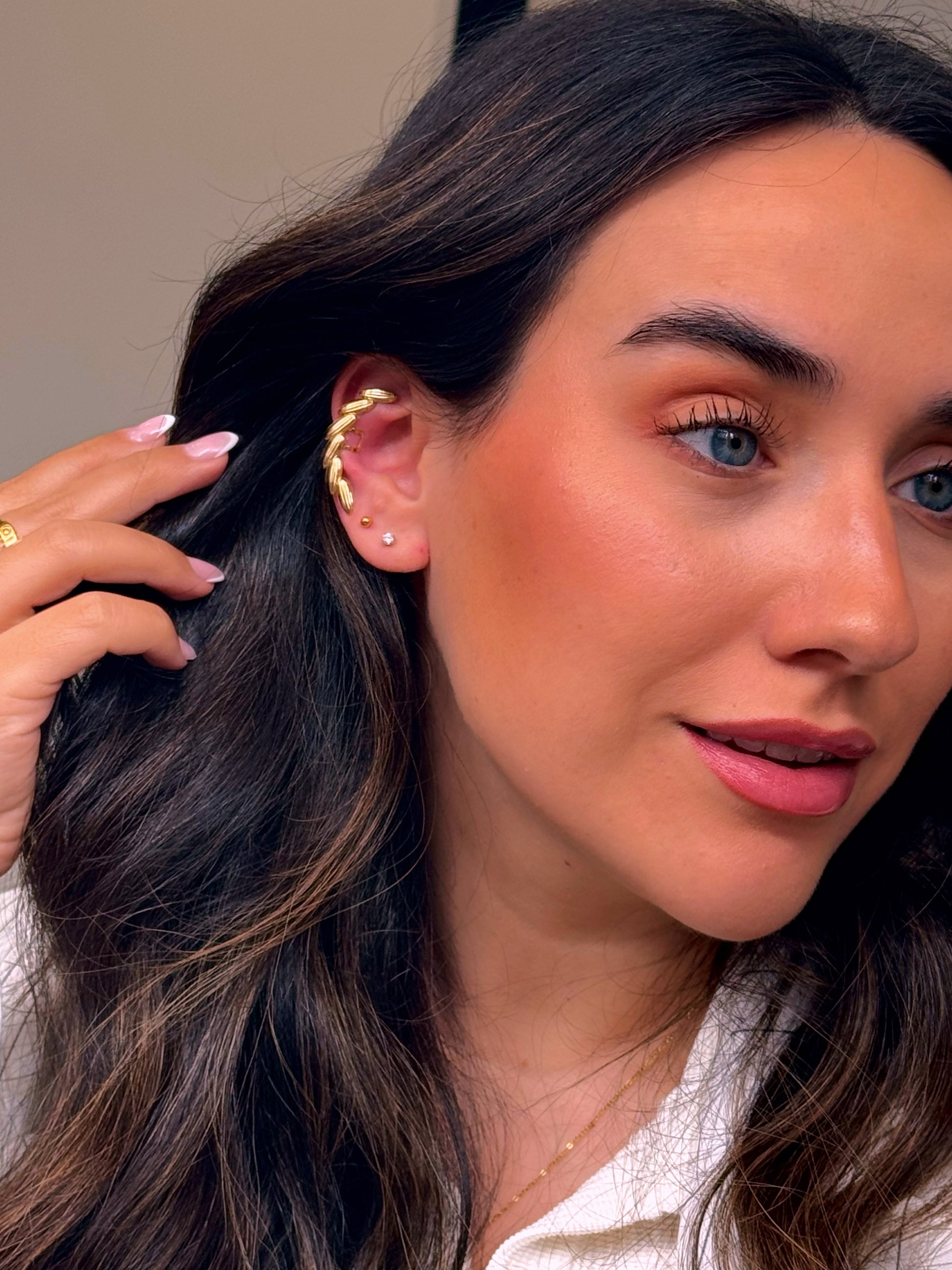 Earcuff ajustável • efeito espiga com relevos | Dourado - aço inoxidável