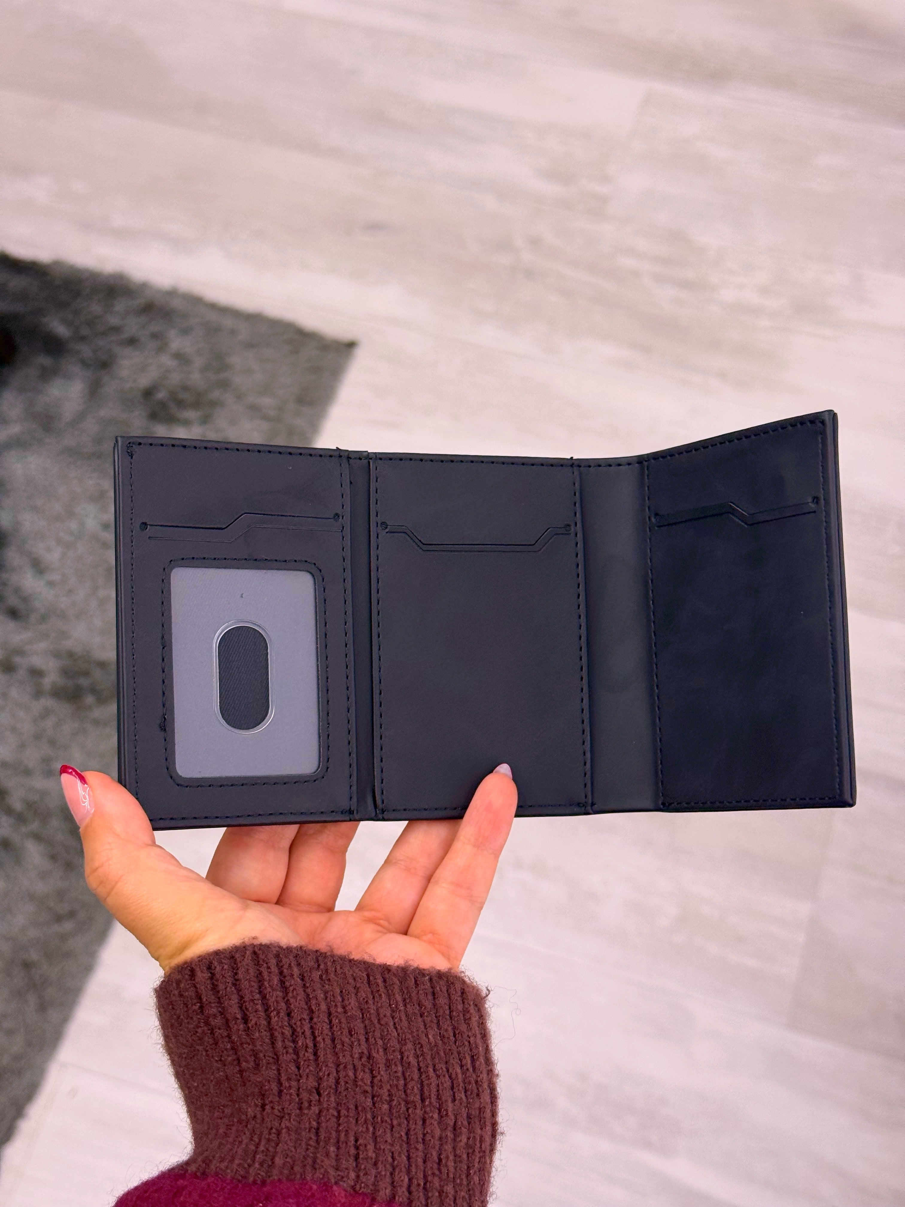 Porta cartões com fecho e aba extra para notas  | Preto