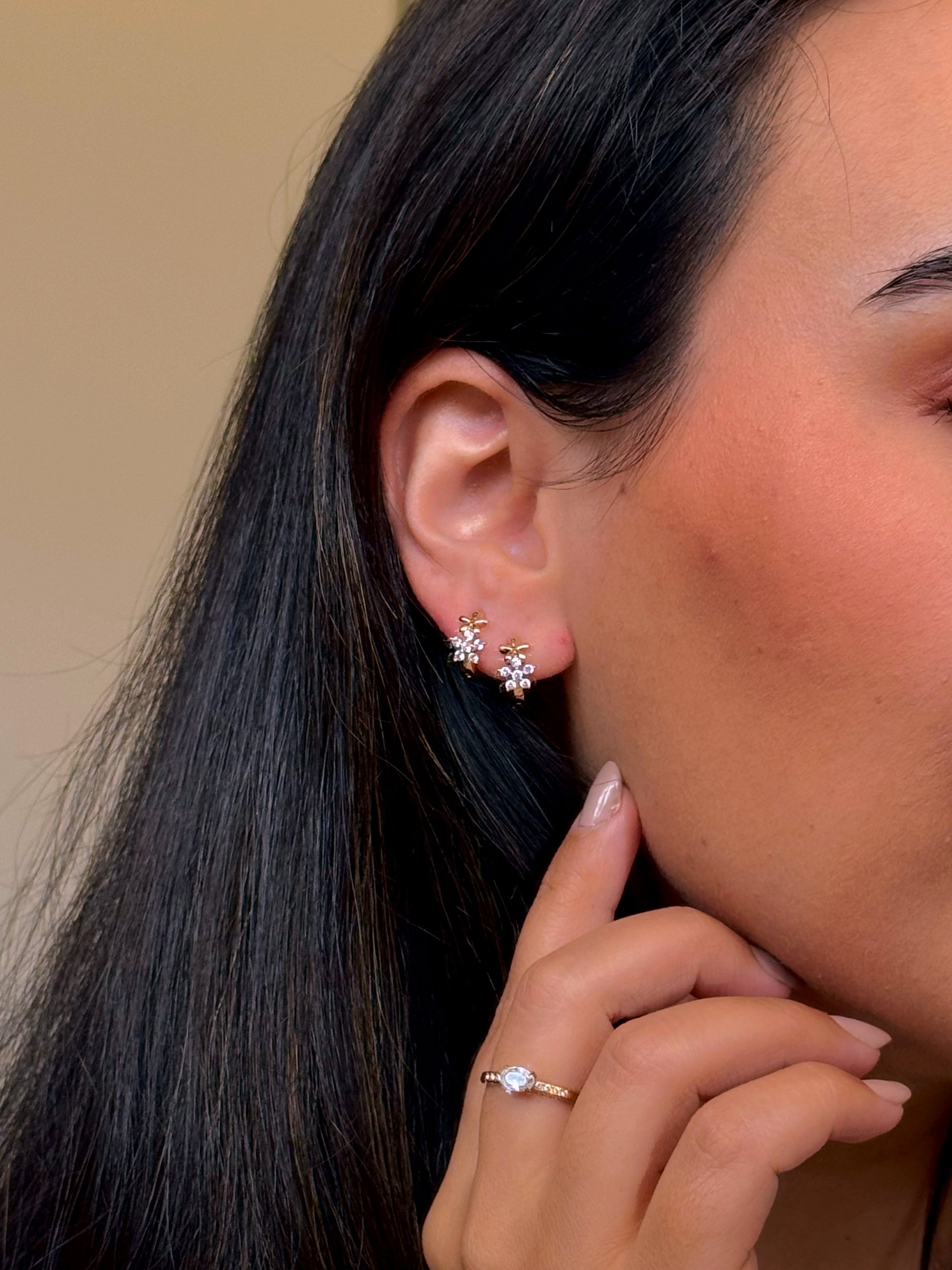 Argolinhas com 2 flores, lisa e em brilhantes | Rose Gold
