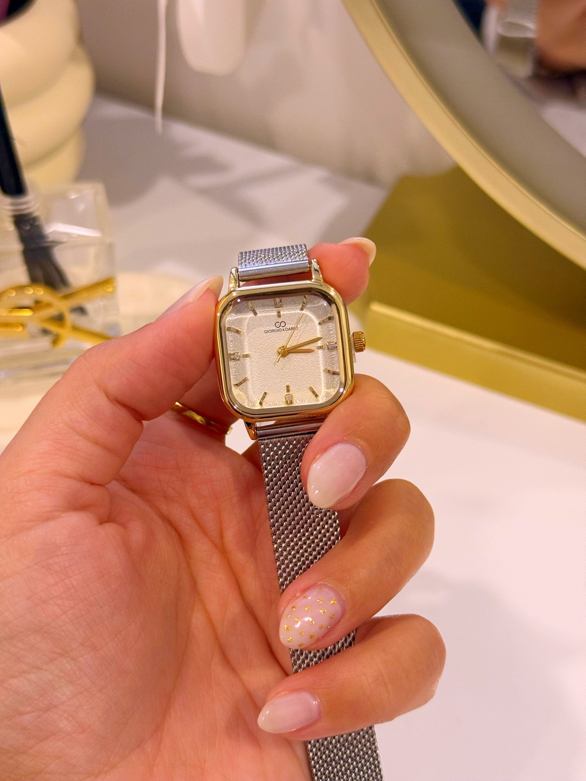 Relógio analógico mostrador quadrado com textura | Mix prateado e dourado