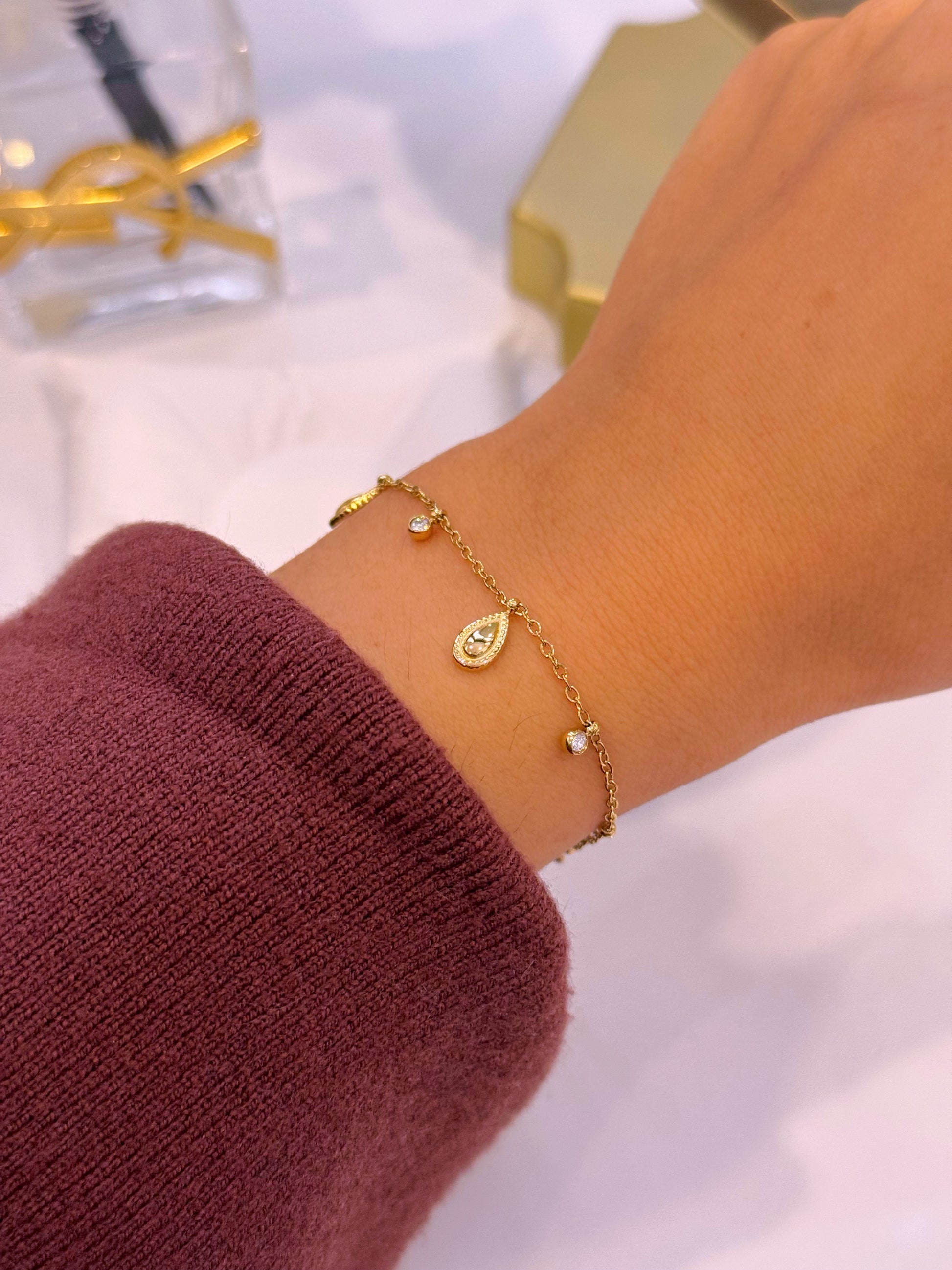Pulseira delicada com gotinhas e brilhantes | Dourada