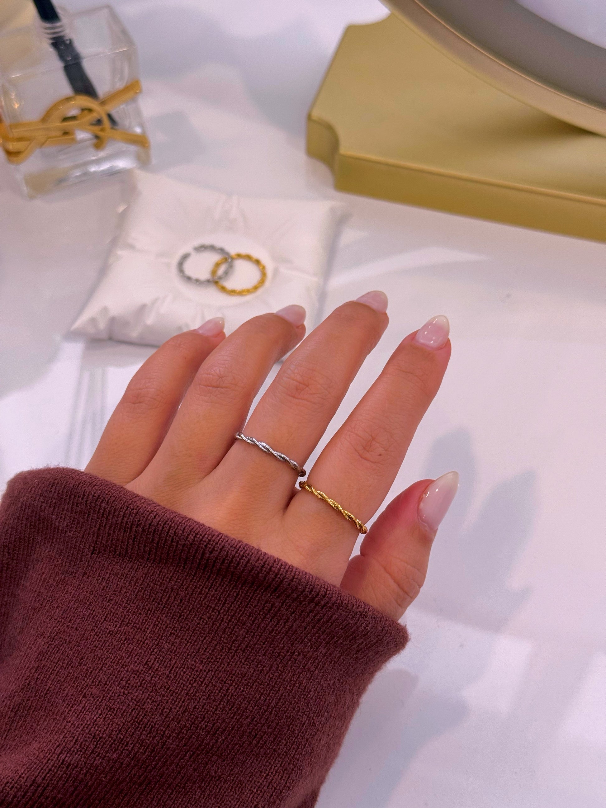 Anel ajustável fininho torcido | 2 Cores