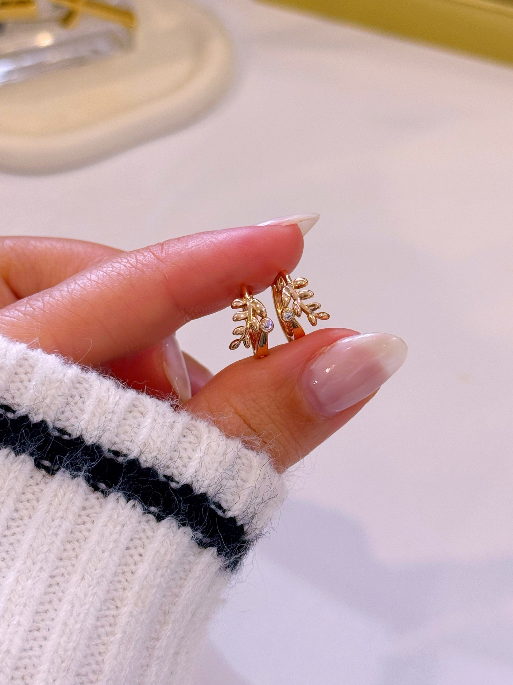 Argolinhas formato folhinha com brilhante | Rose Gold