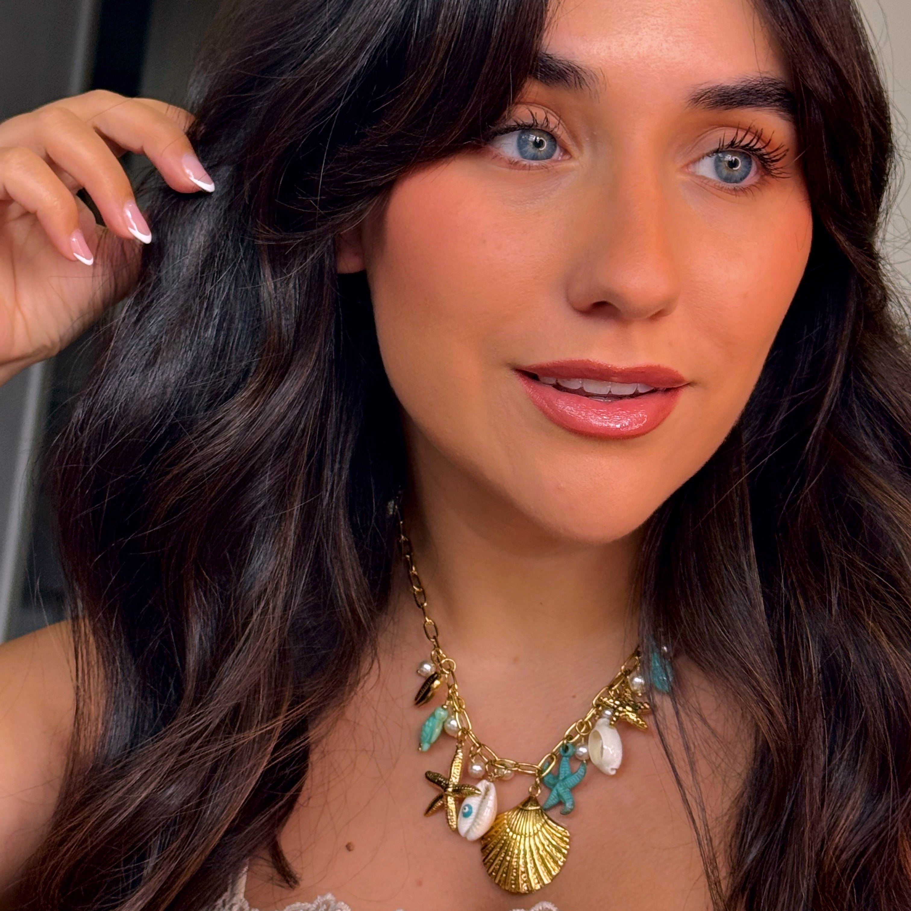 𝐄𝐝𝐢𝐜̧𝐚̃𝐨 𝐋𝐢𝐦𝐢𝐭𝐚𝐝𝐚 𝐕𝐞𝐫𝐚̃𝐨 🐚 Colar corrente com estrela do mar turquesa e vários pendentes | Dourado