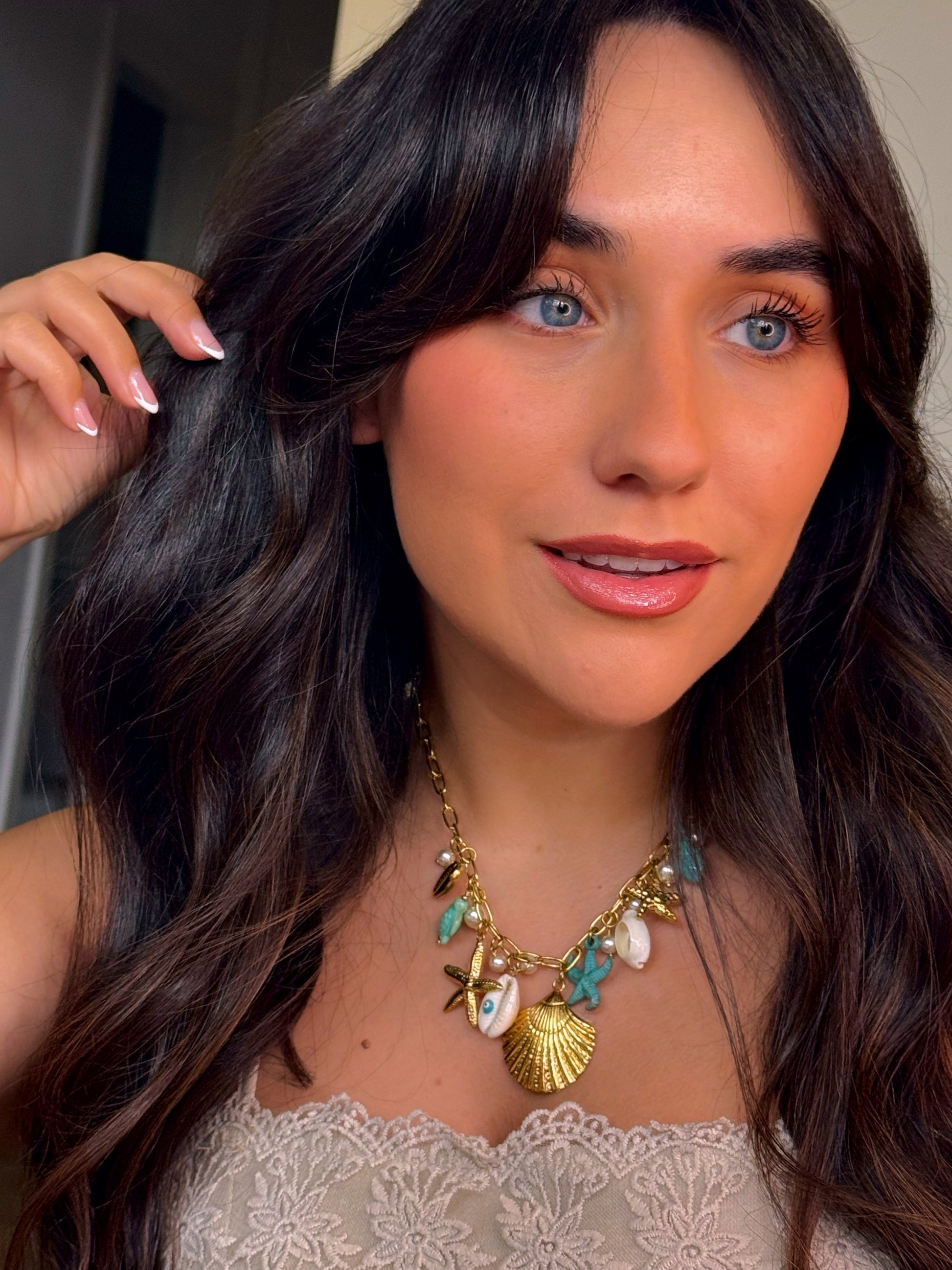 𝐄𝐝𝐢𝐜̧𝐚̃𝐨 𝐋𝐢𝐦𝐢𝐭𝐚𝐝𝐚 𝐕𝐞𝐫𝐚̃𝐨 🐚 Colar corrente com estrela do mar turquesa e vários pendentes | Dourado