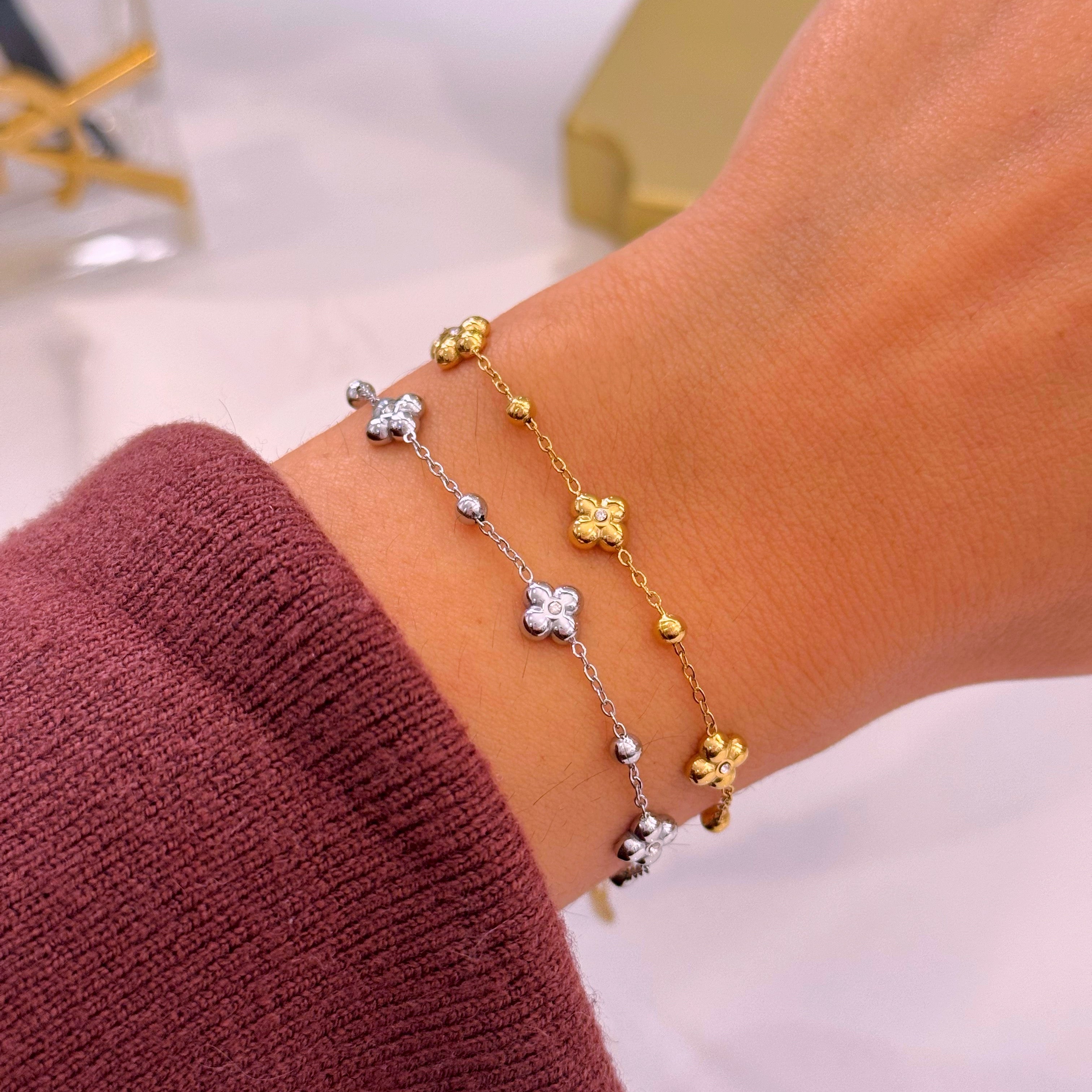 Pulseira com mini flores com brilhantes e bolinhas | 2 Cores