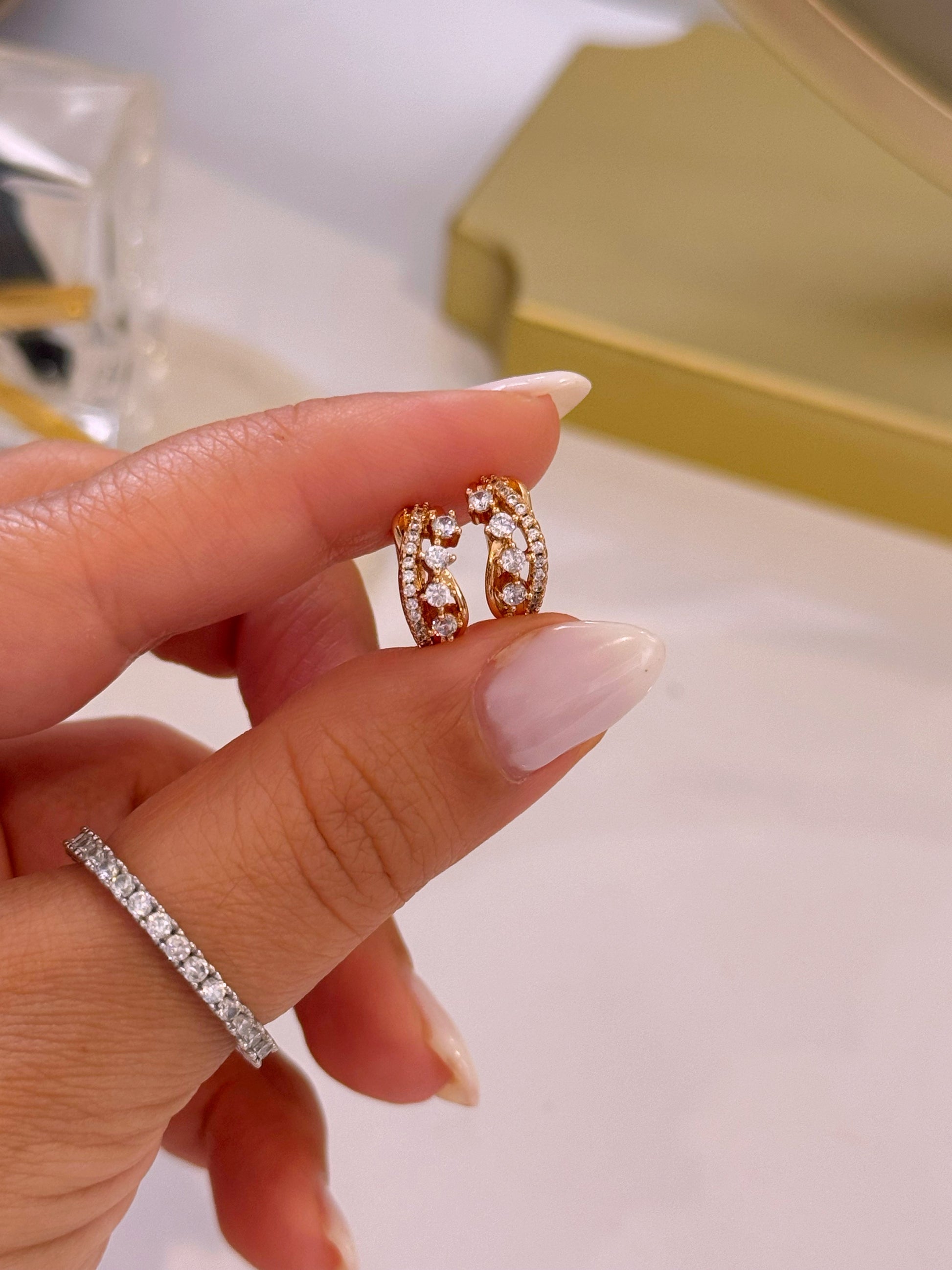 Argolinhas efeito duplo cruzado com brilhantes | Rose Gold