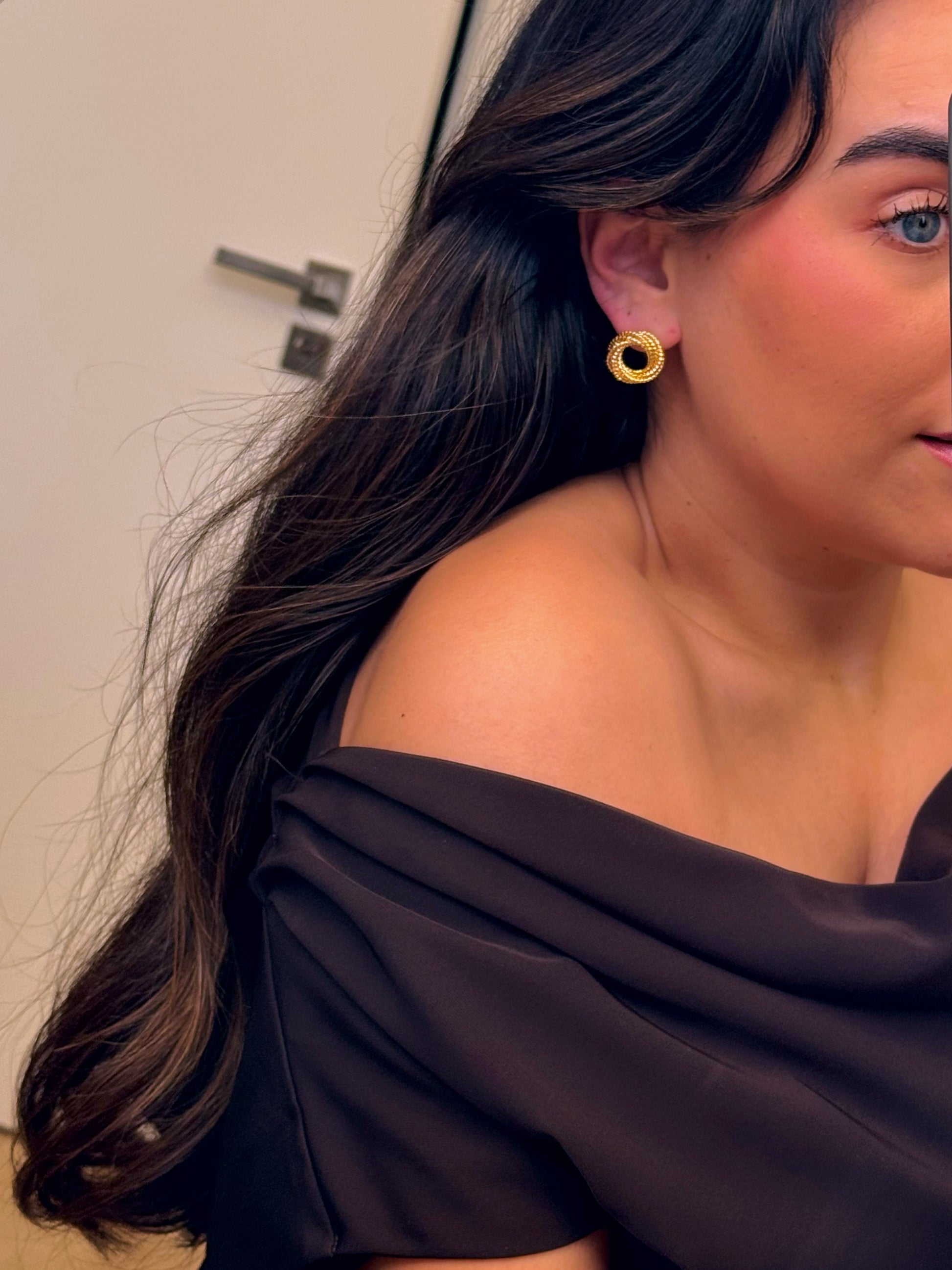 Brincos elegantes efeito nó entrelaçado | Dourado