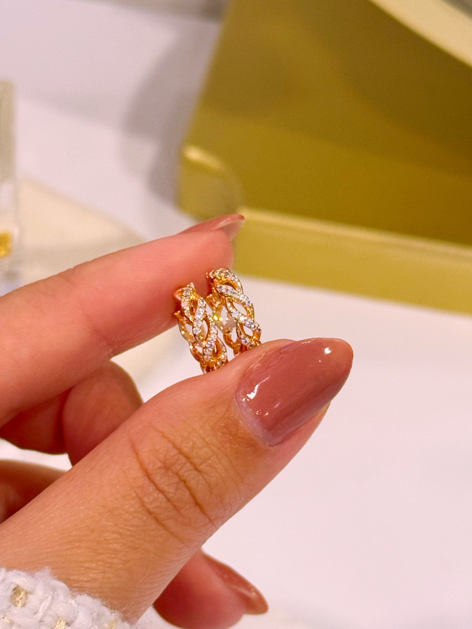 Argolinhas efeito entrelaçado com brilhantes | Rose Gold