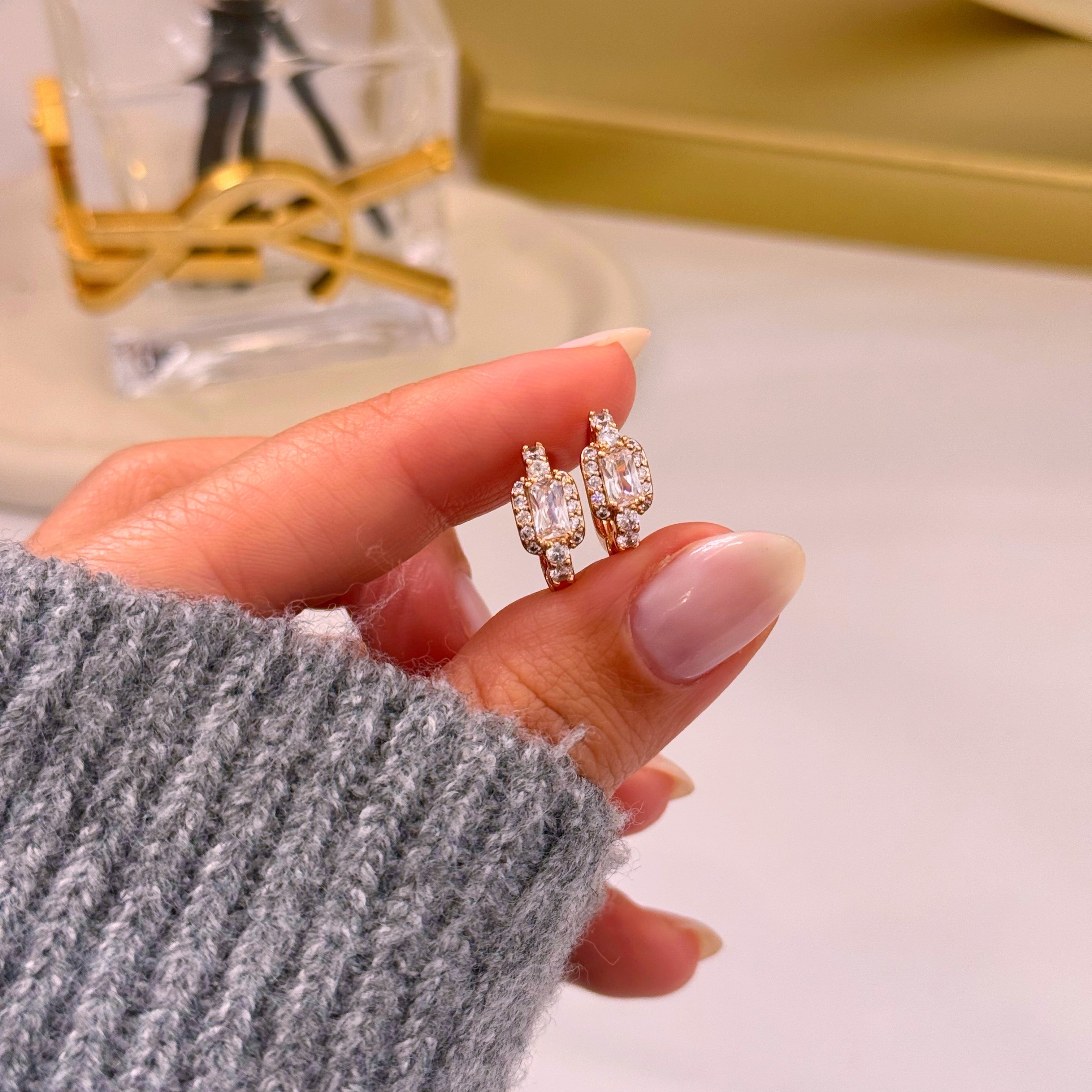 Argolinhas com brilhantes e pedra retangular | Rose Gold