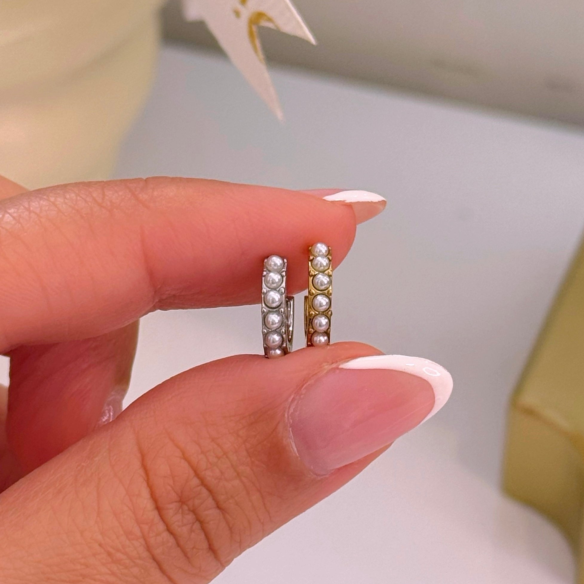 Mini argolinhas com pérolas em aço inoxidável | 2 cores