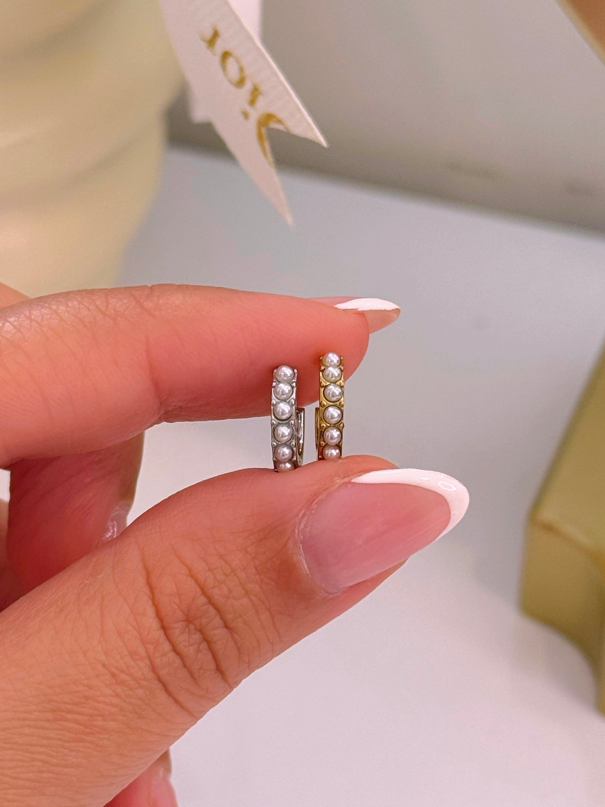 Mini argolinhas com pérolas em aço inoxidável | 2 cores
