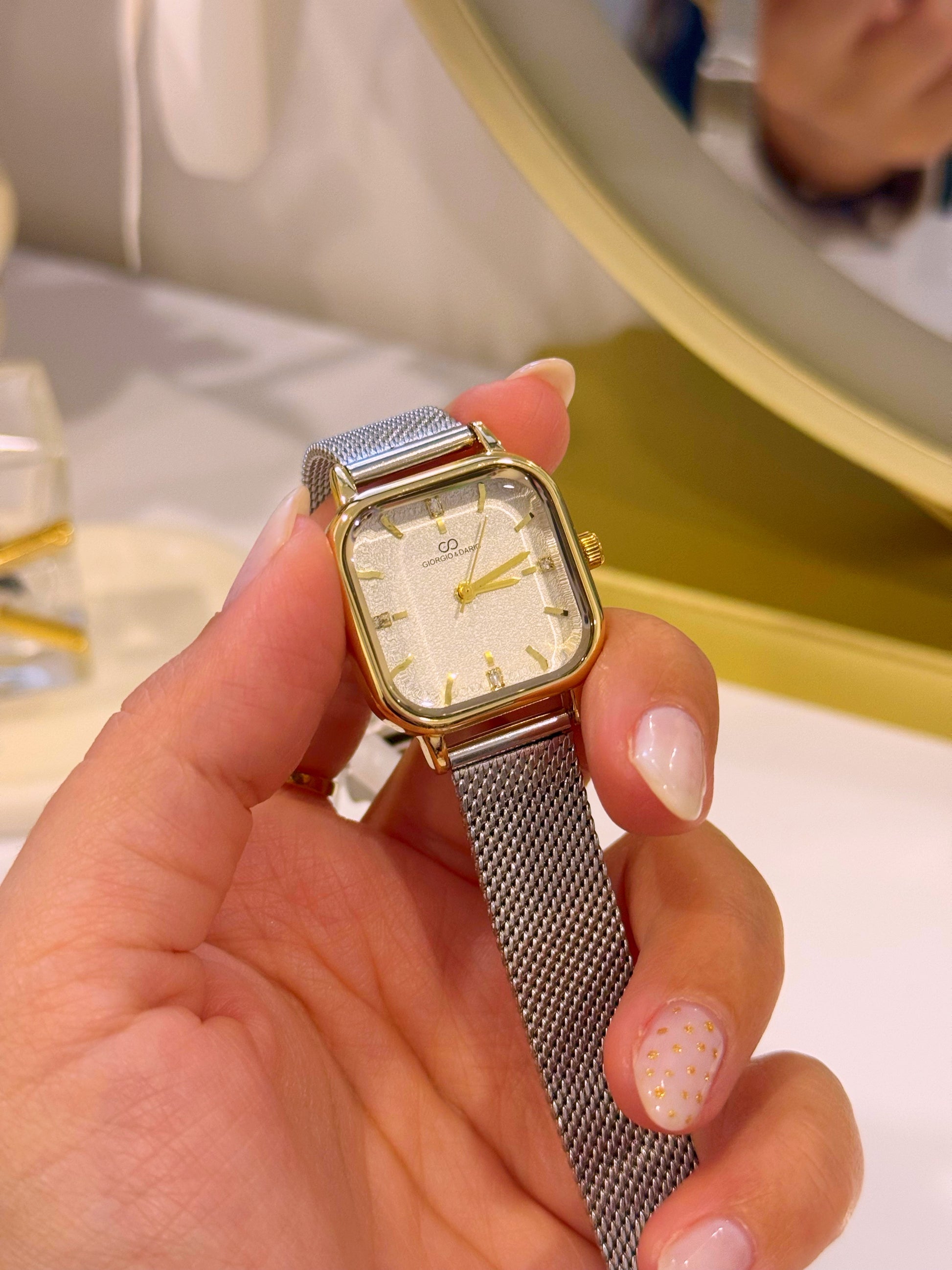 Relógio analógico mostrador quadrado com textura | Mix prateado e dourado