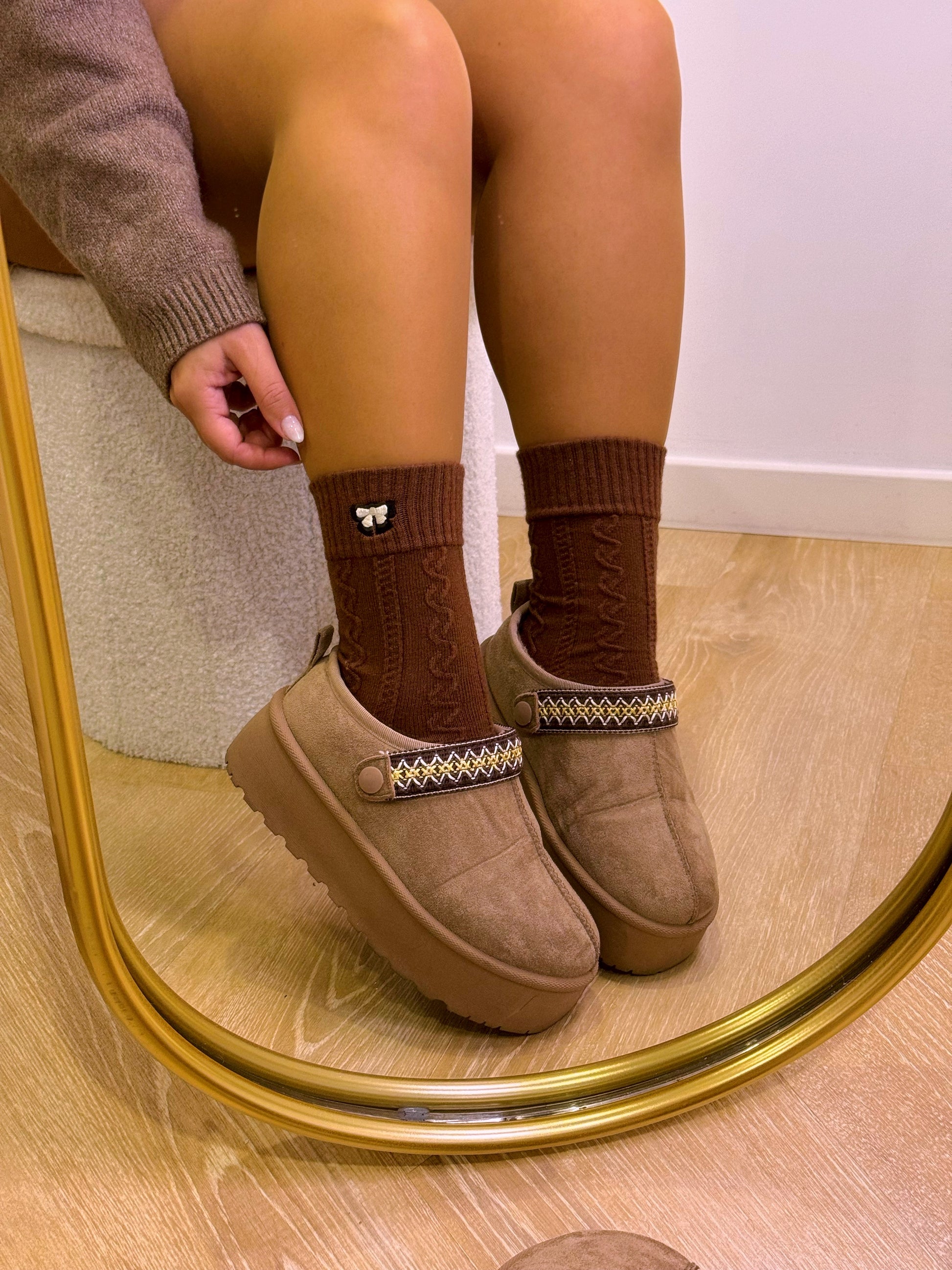 Meias de malha com lacinho bordado • com algodão e lã | 4 cores