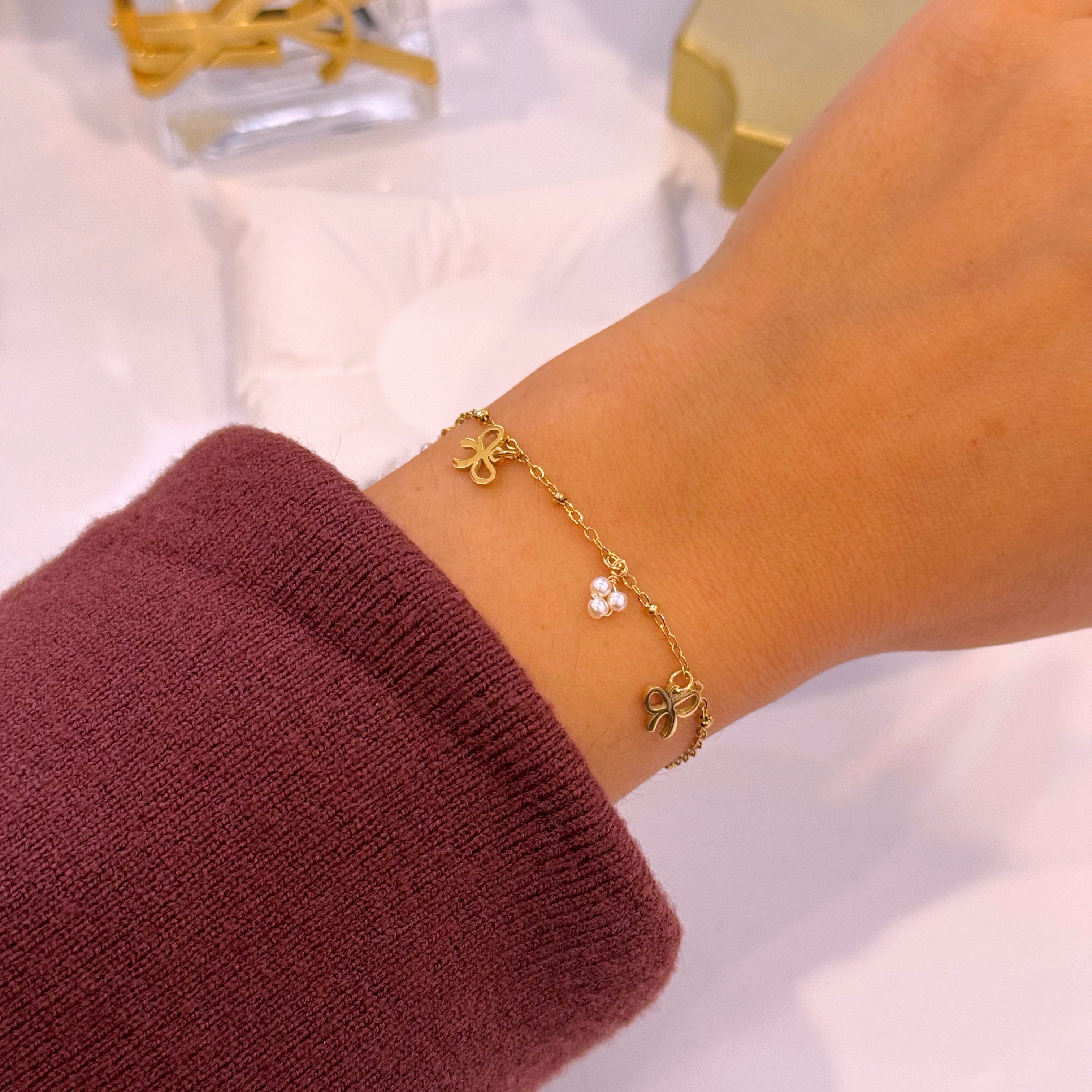 Pulseira delicada com laçinhos e pérolas | Dourada