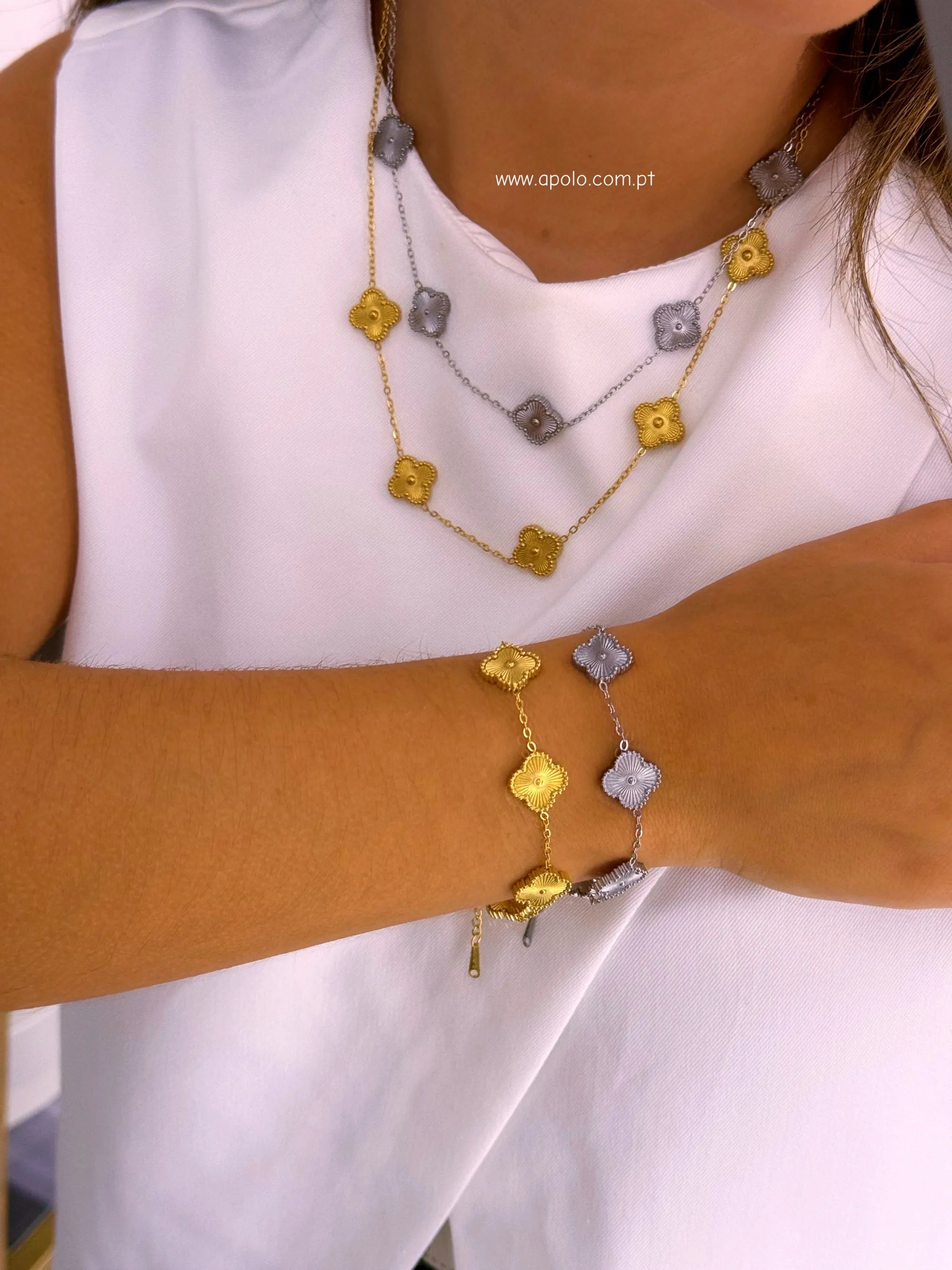 Pulseira 5 trevos com relevos | 2 Cores