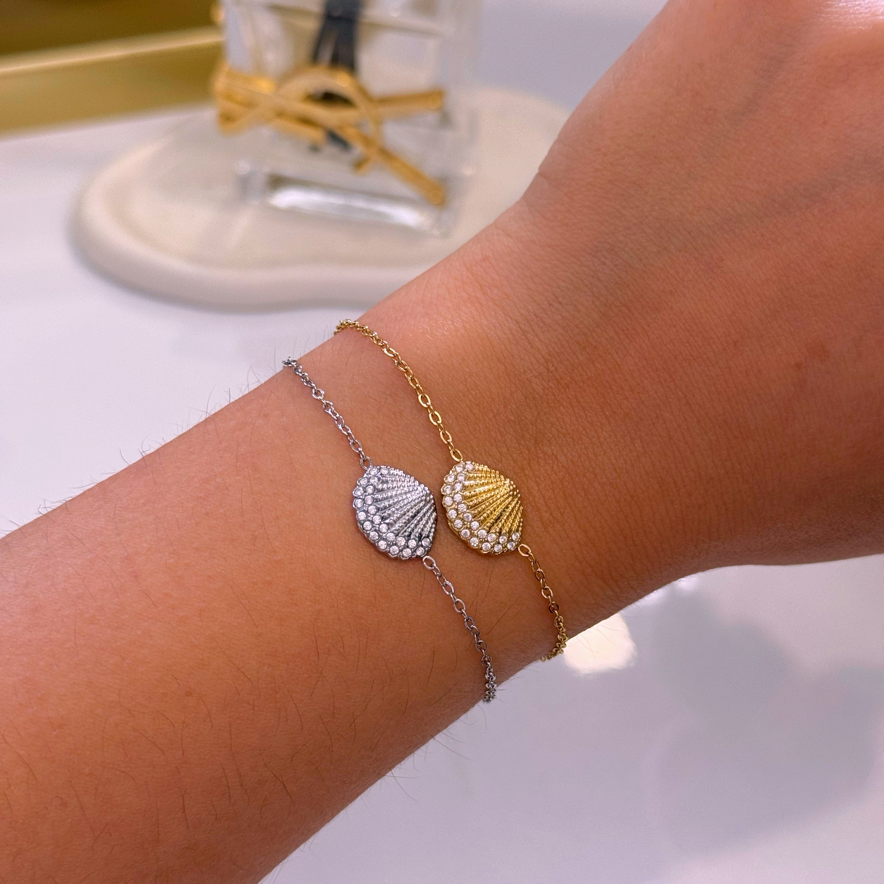 Pulseira delicada • concha com relevos e brilhantes | 2 Cores