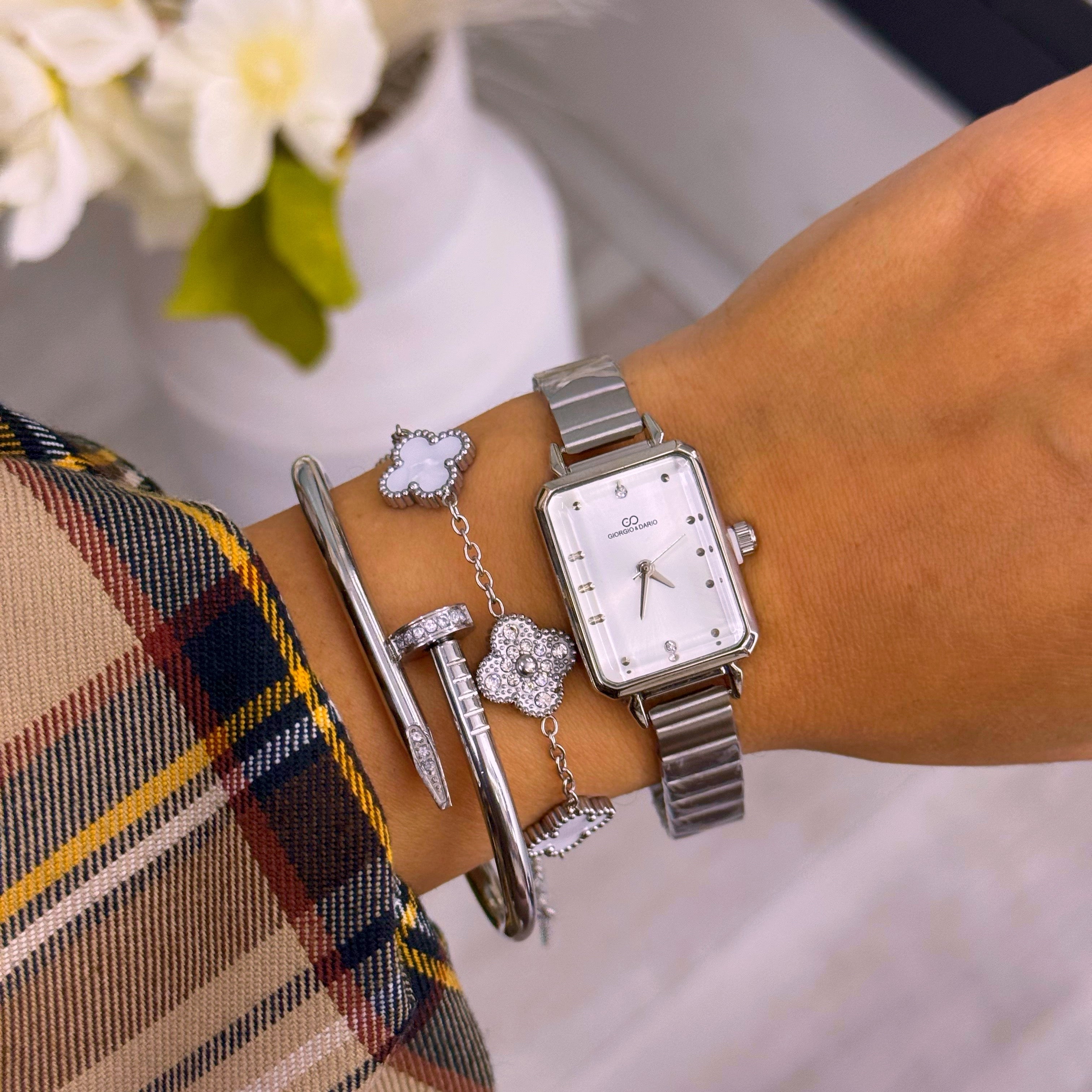 Relógio analógico com mostrador retangular | Prateado