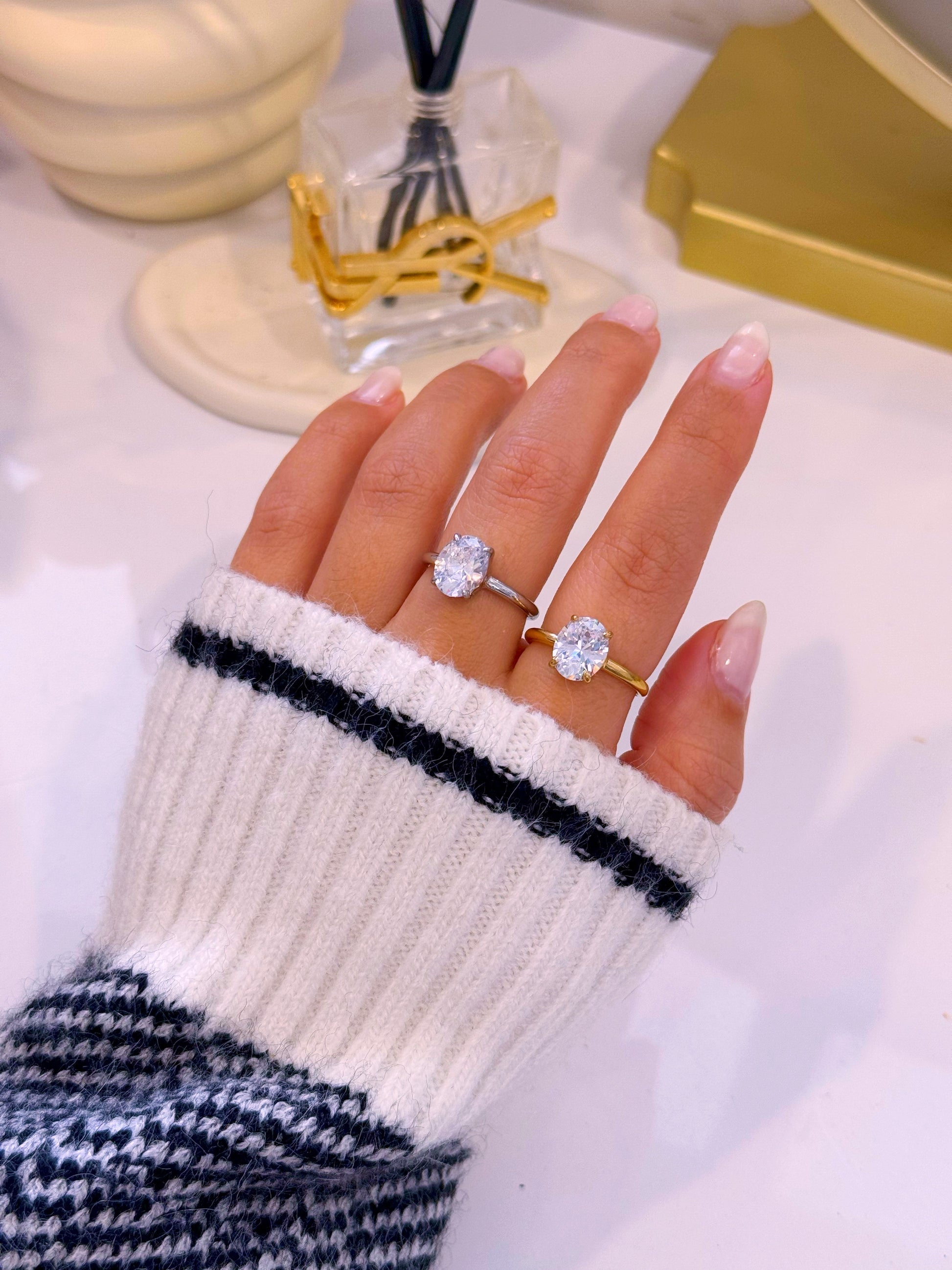 Anel ajustável liso solitário • pedra oval | 2 Cores