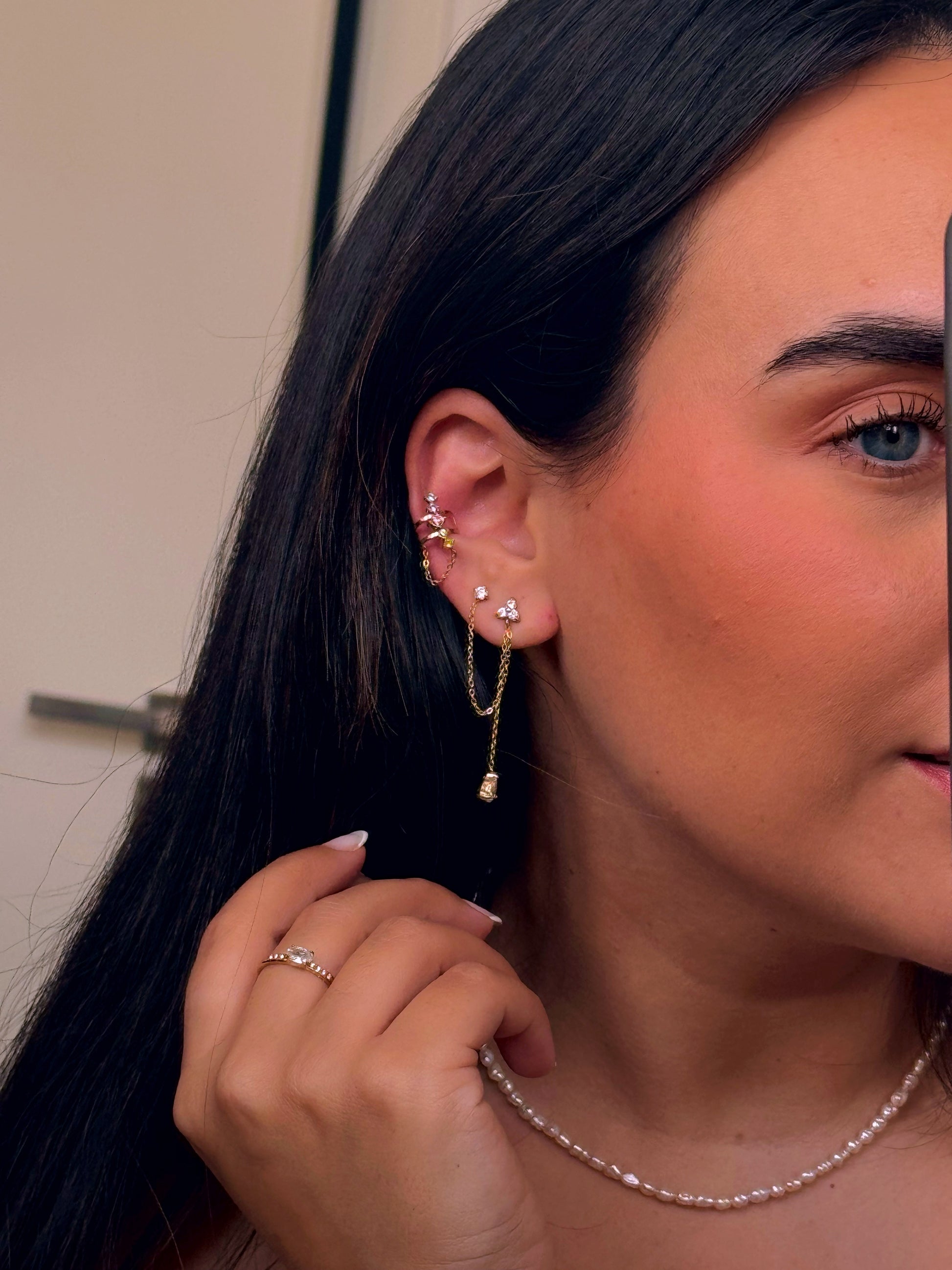 Earcuff ajustável • contorno de brilhantes coloridos | Dourado - aço inoxidável