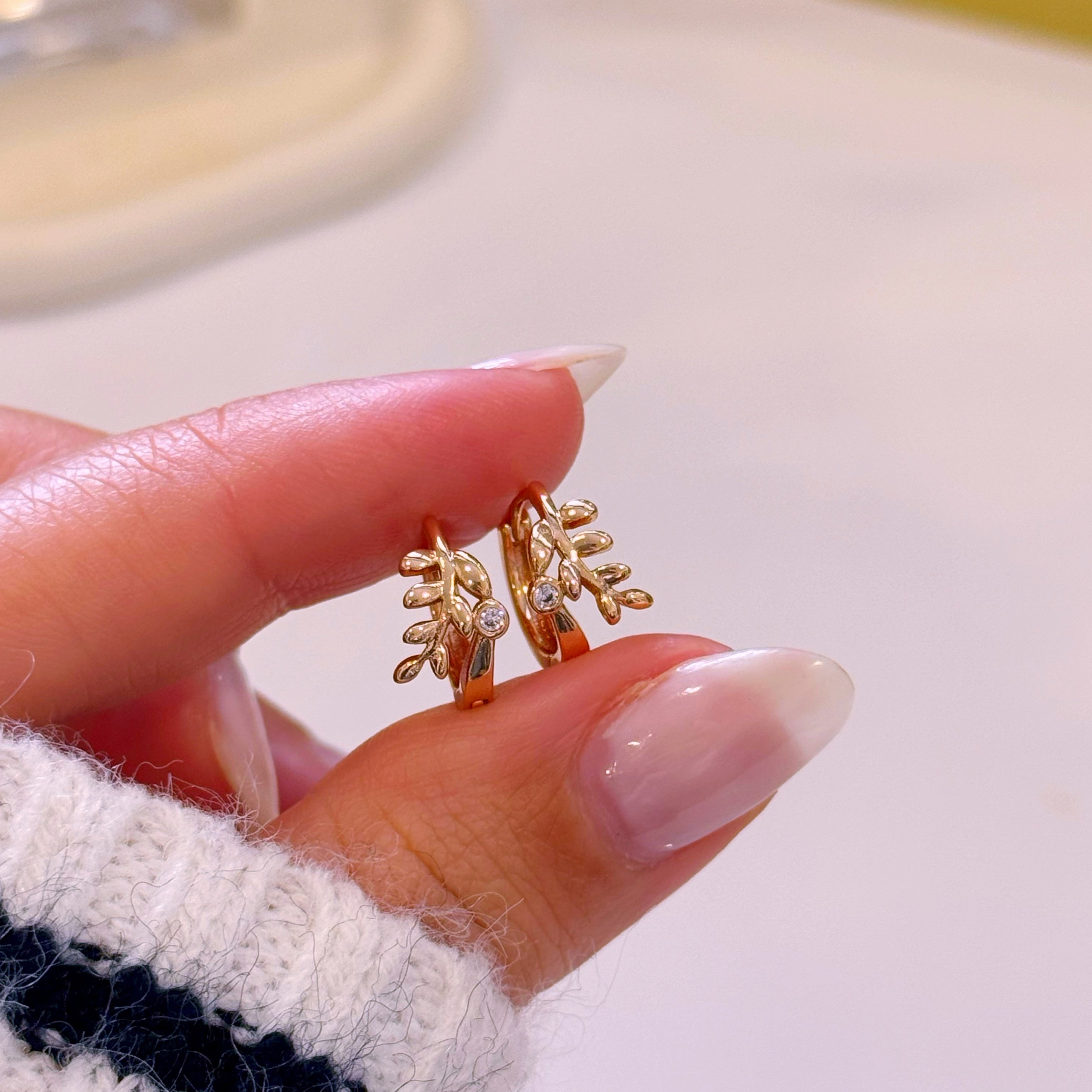 Argolinhas formato folhinha com brilhante | Rose Gold
