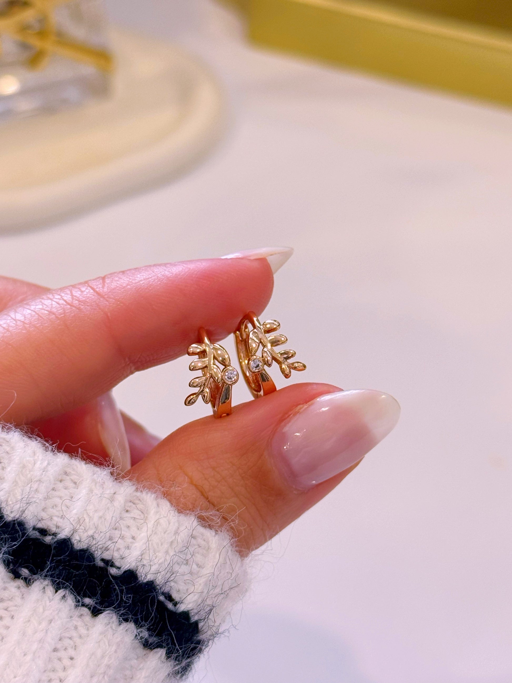 Argolinhas formato folhinha com brilhante | Rose Gold