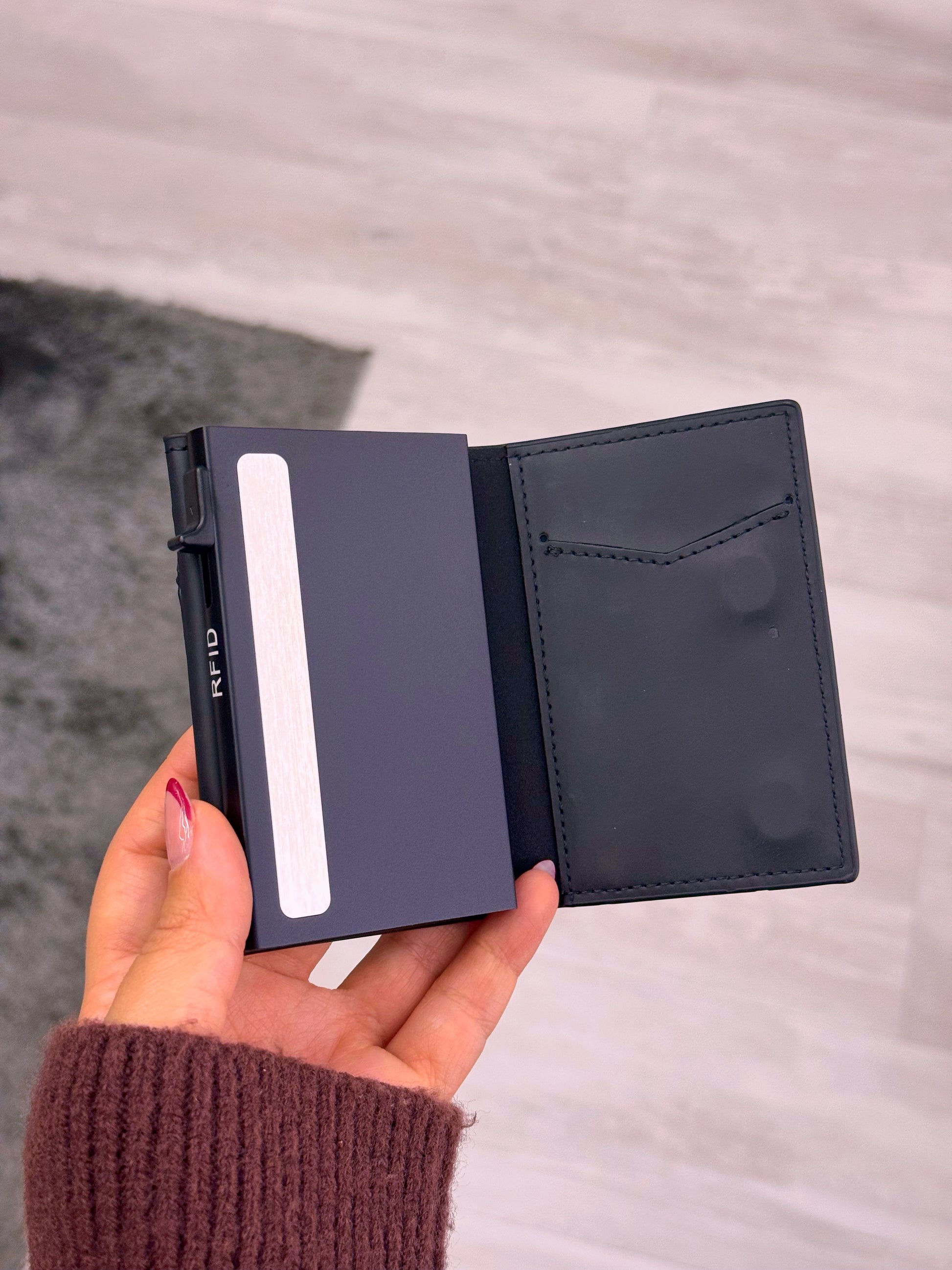 Porta cartões com fecho para moedas | Preto