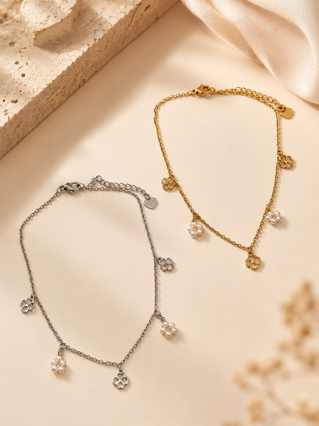 Pulseira de pé com trevos e pérolas | 2 cores