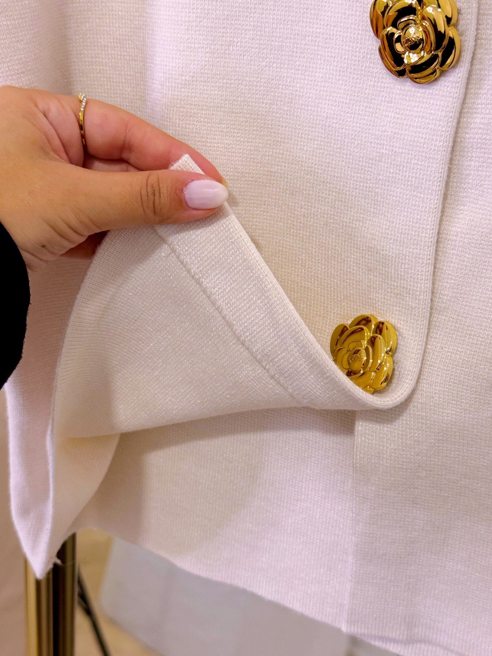 Conjunto de malha elegante • Saia e Cardigan | Branco