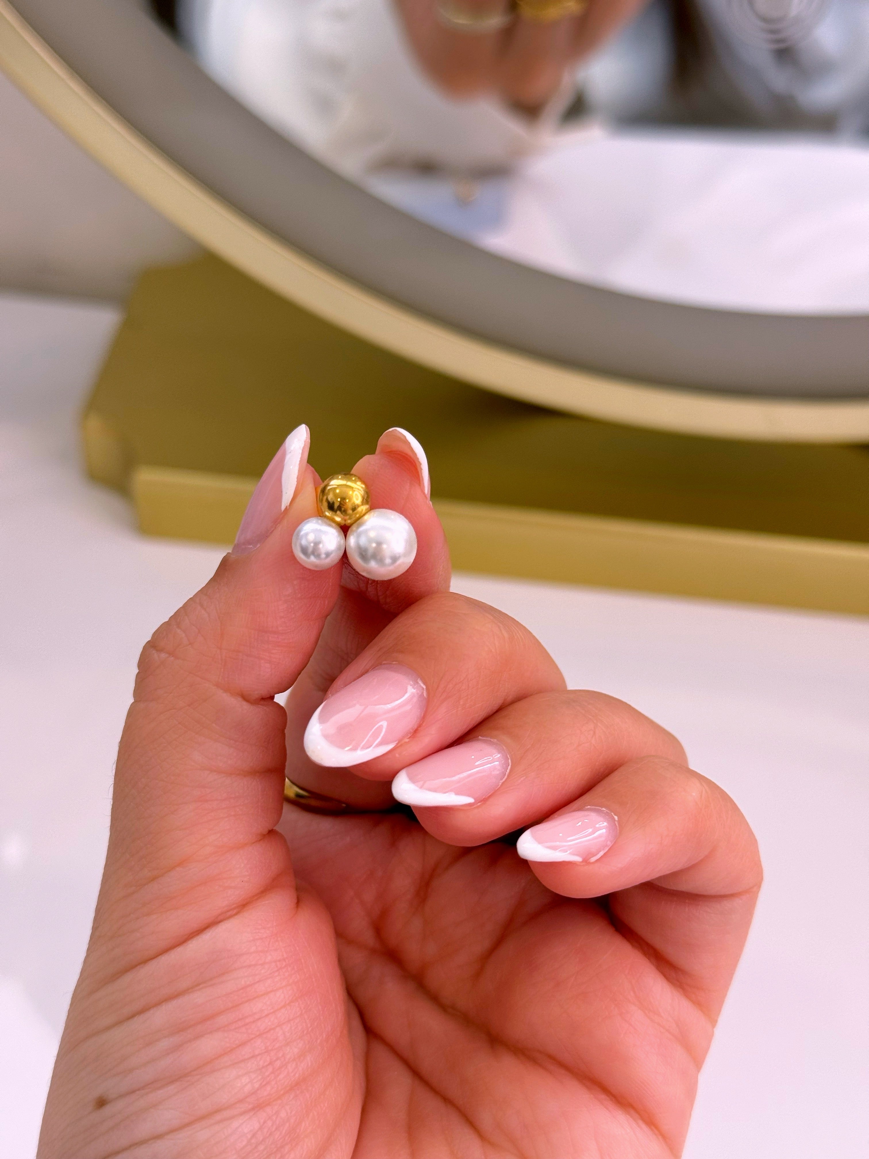 Brincos minimalistas • bolinha e pérolas | Dourado
