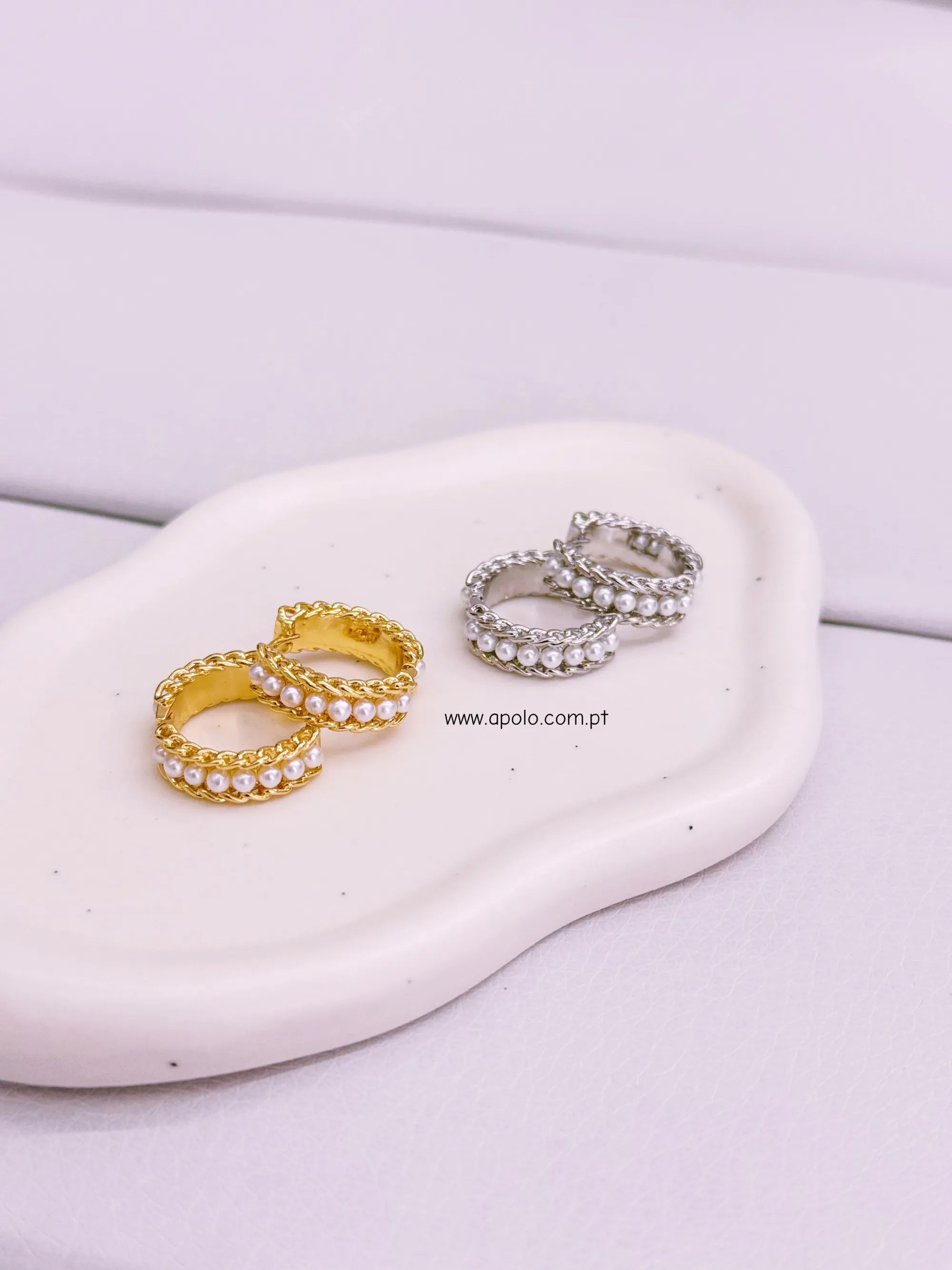 Argolas efeito corrente com fila de pérolas | 2 cores