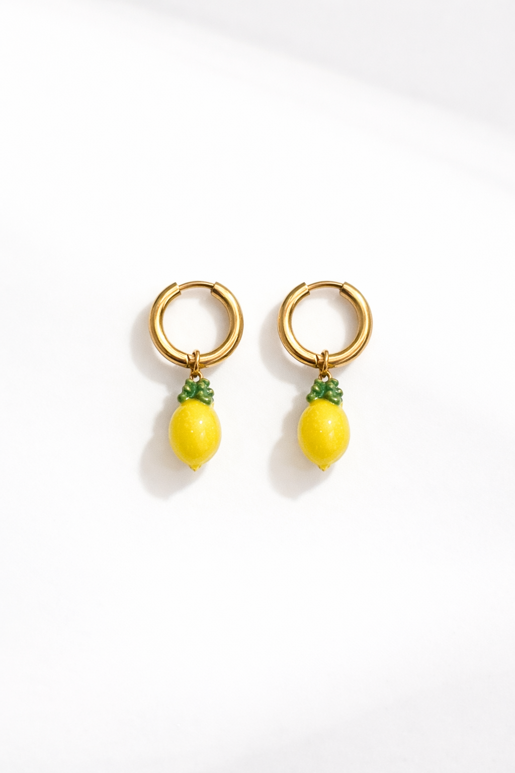 Argolinhas lisas com mini ananás em pendente | Dourado