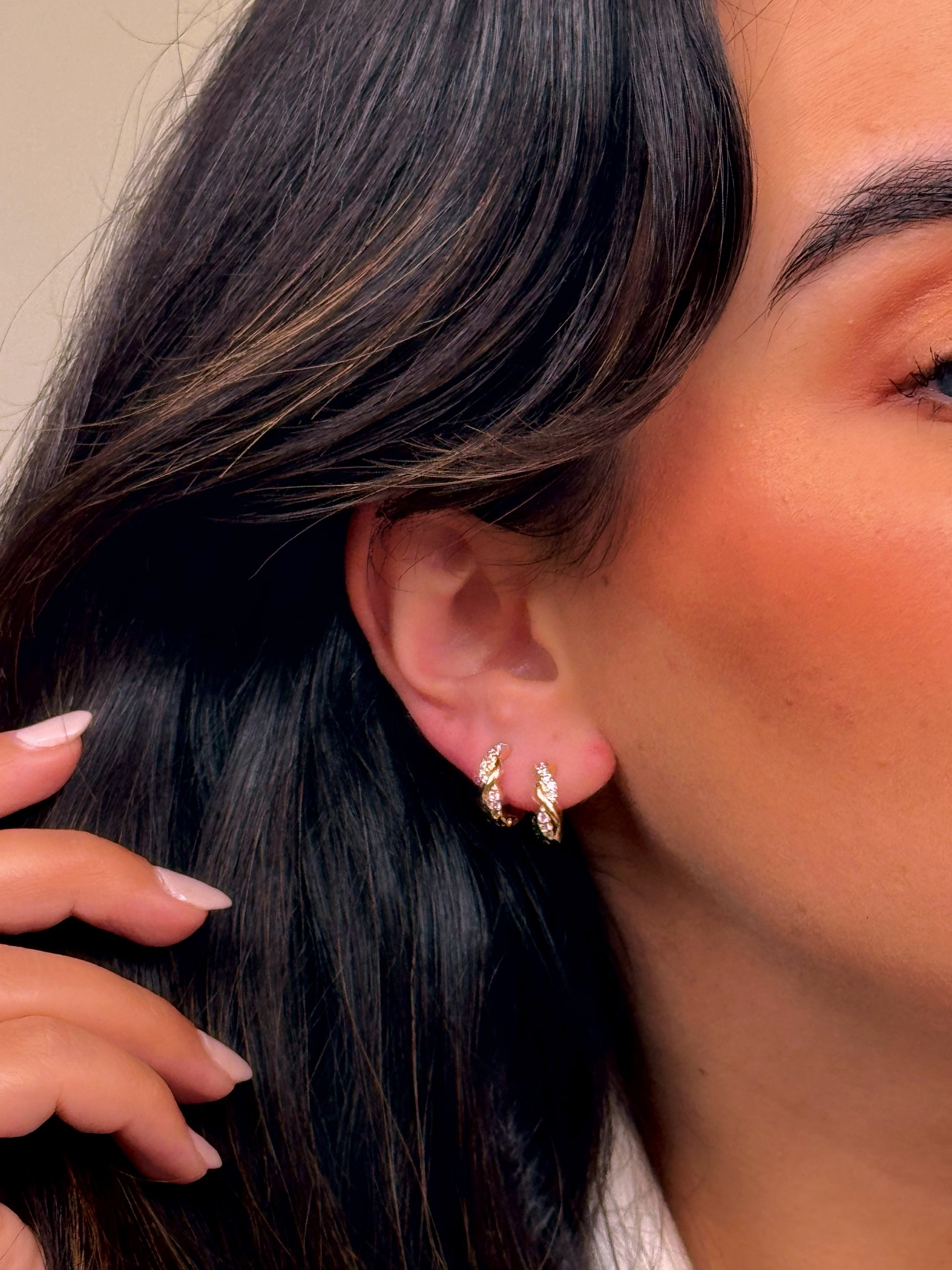 Argolinhas efeito entrelaçado com brilhantes | Rose Gold