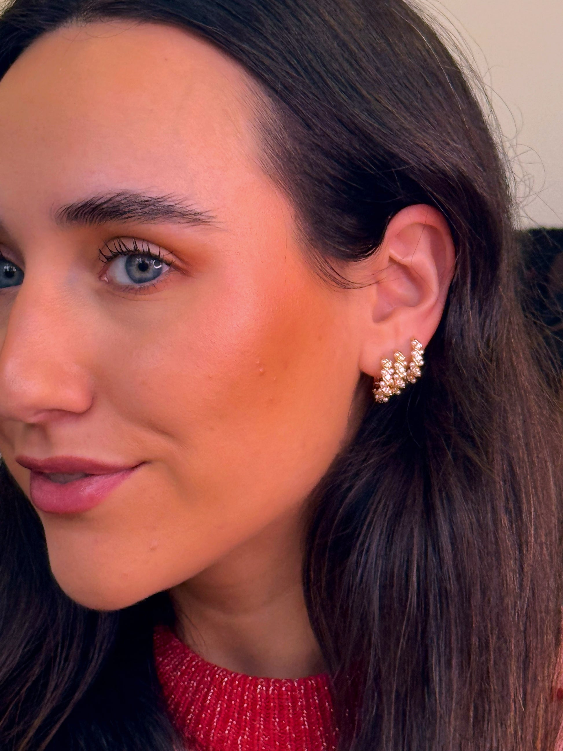 Argolas efeito torcido com pérolas e brilhantes | Dourado