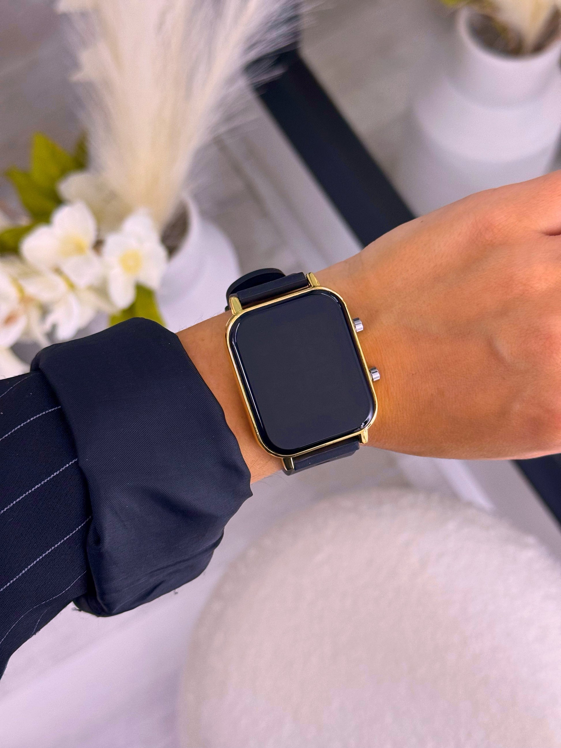 Relógio digital retangular com bracelete silicone | Preto