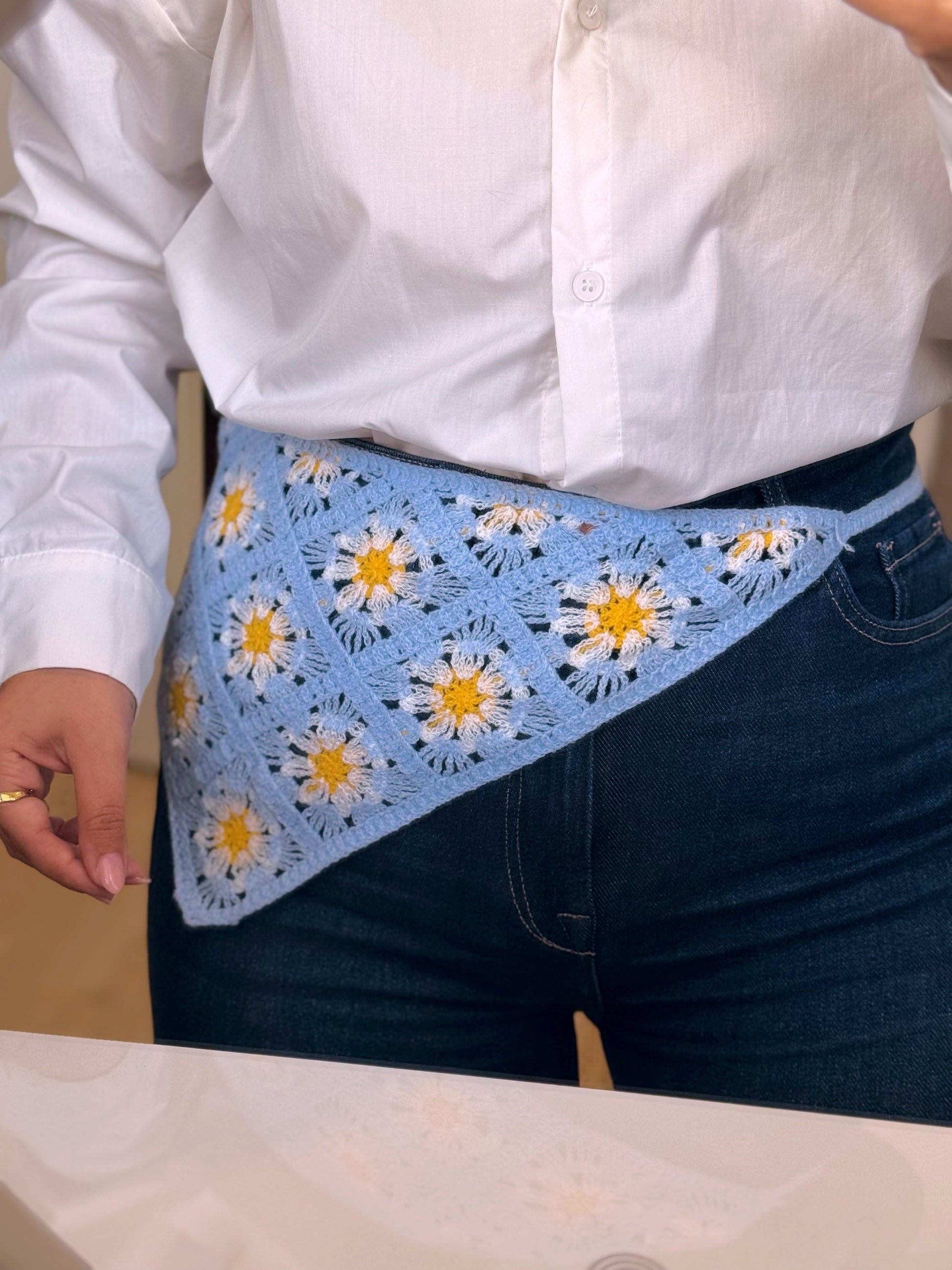 Bandana multifuncional em croché | Azul com Flores