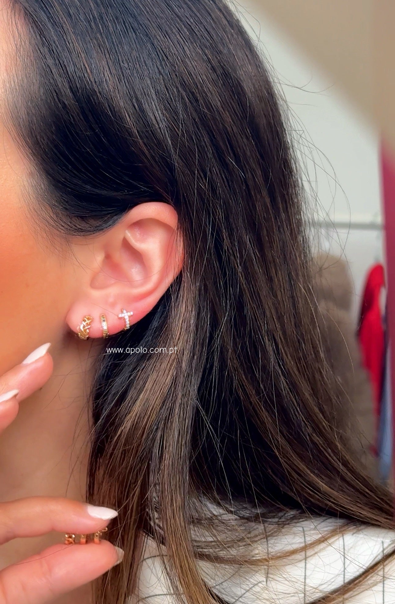 Mini argolinhas cruz com brilhantes | Especiais 2°/3° furo • Rose Gold