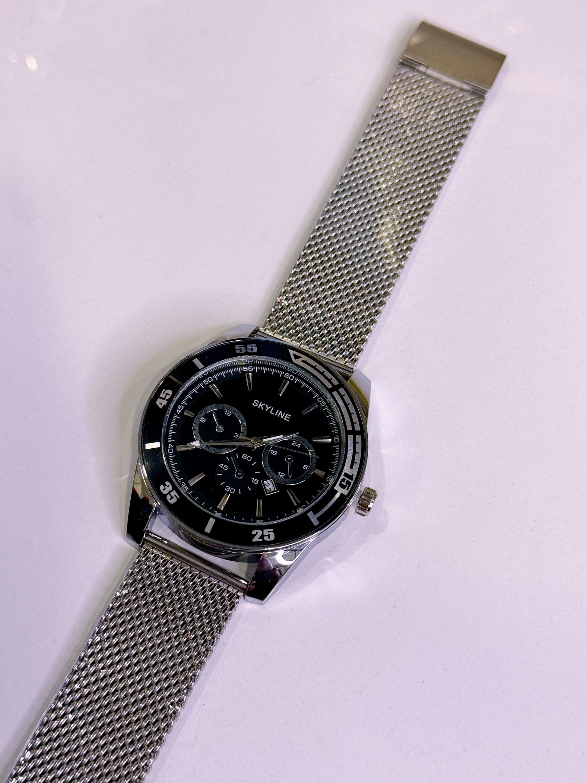 Relógio Analógico Skyline | Prateado com mostrador Preto