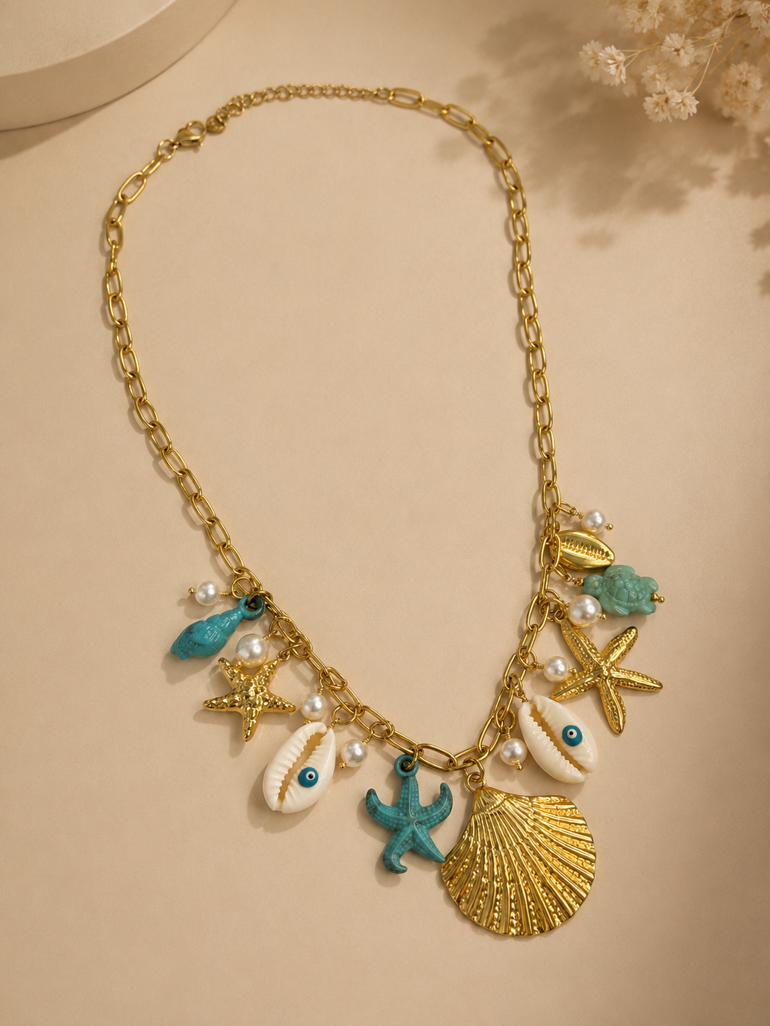 𝐄𝐝𝐢𝐜̧𝐚̃𝐨 𝐋𝐢𝐦𝐢𝐭𝐚𝐝𝐚 𝐕𝐞𝐫𝐚̃𝐨 🐚 Colar corrente com estrela do mar turquesa e vários pendentes | Dourado