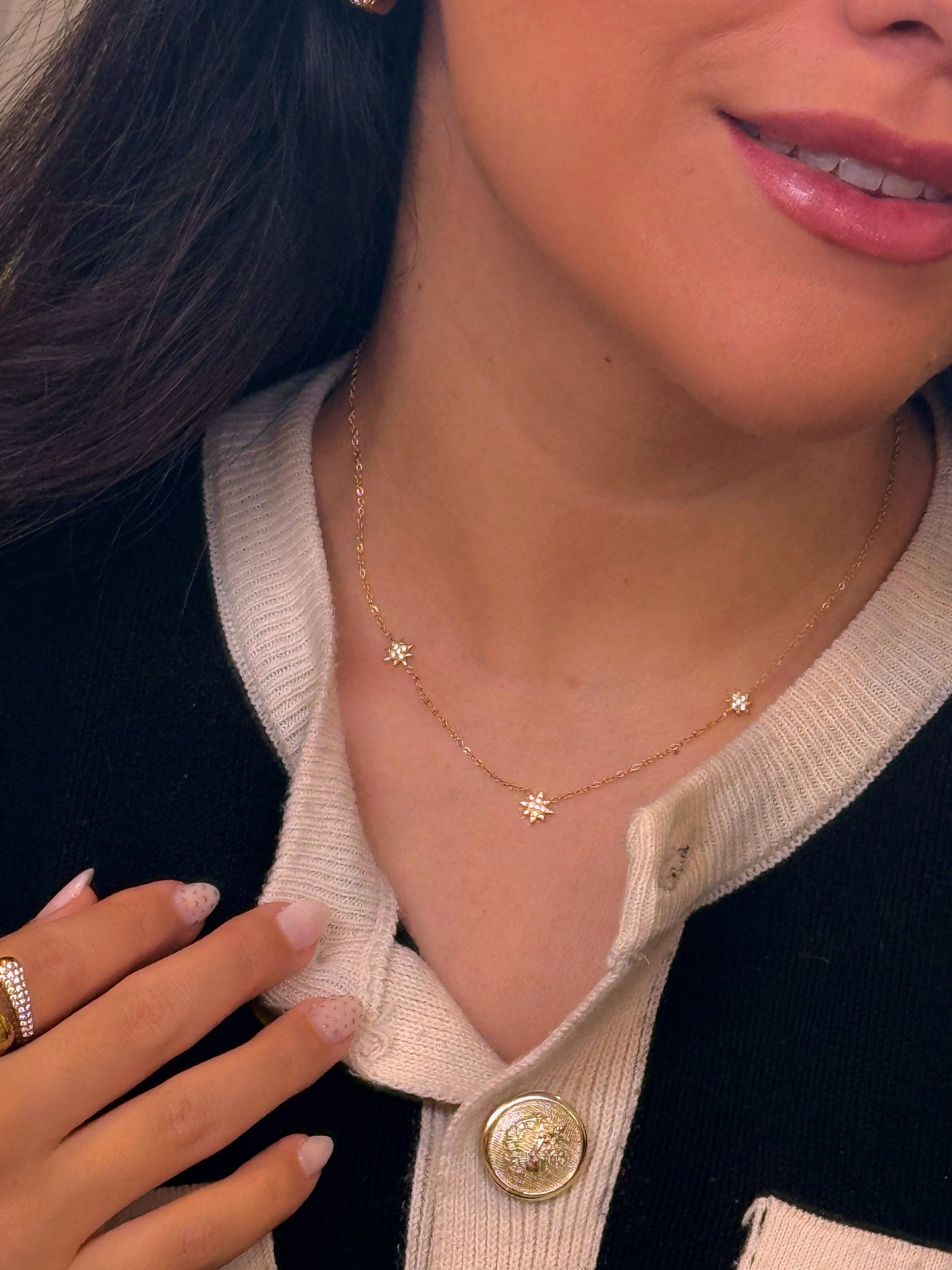 Colar com estrelinhas e brilhantes | Dourado
