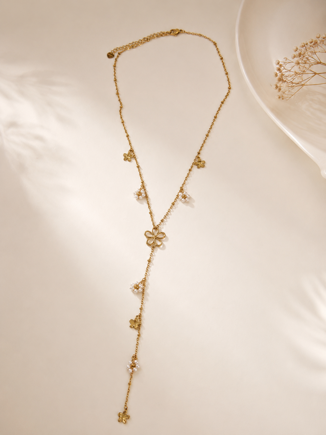 Colar com flores e pendente | Dourado