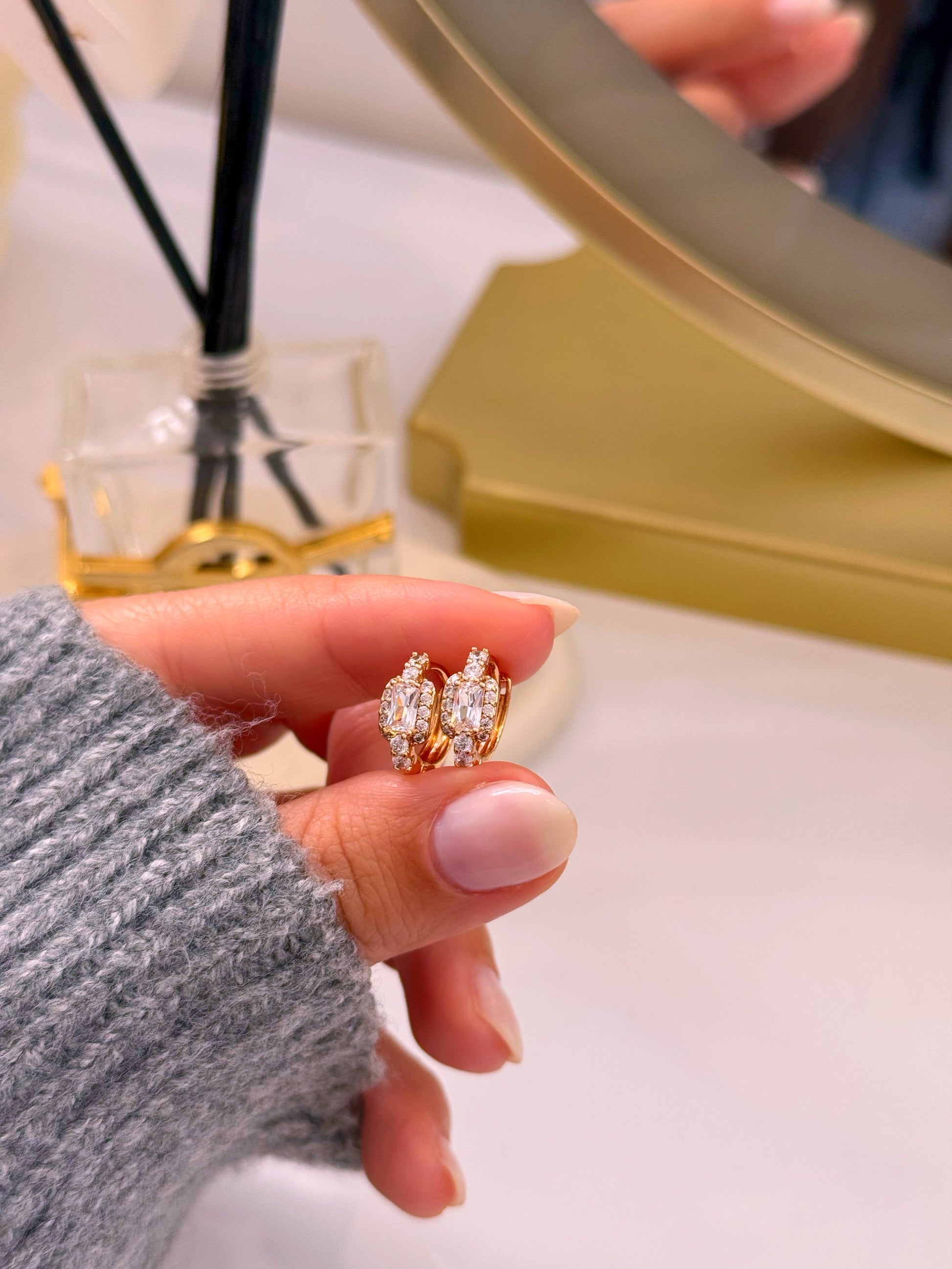 Argolinhas com brilhantes e pedra retangular | Rose Gold