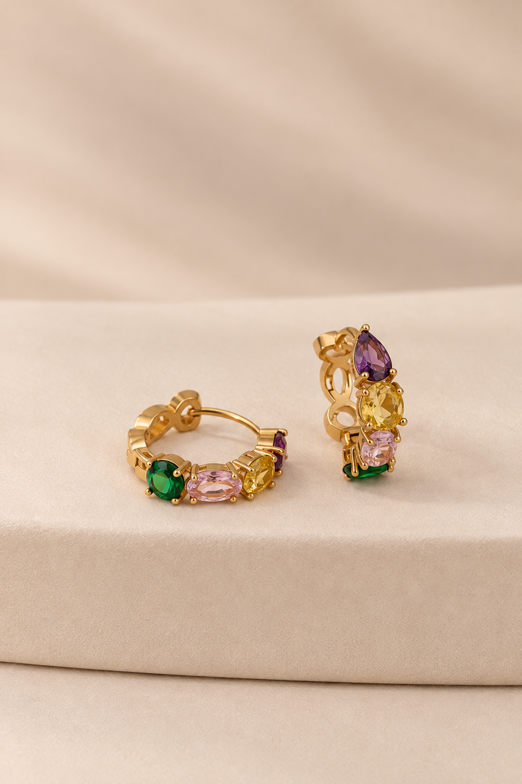 Argolas com 4 pedras coloridas • Dourado