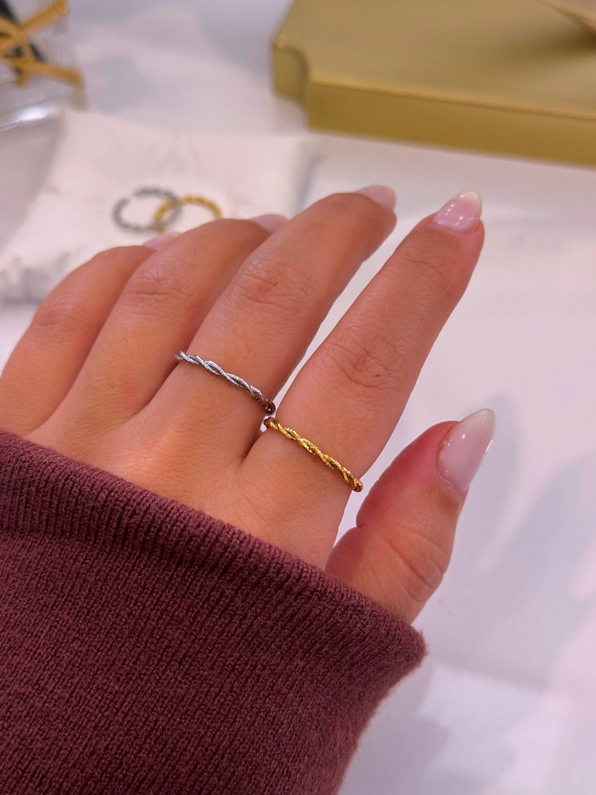 Anel ajustável fininho torcido | 2 Cores