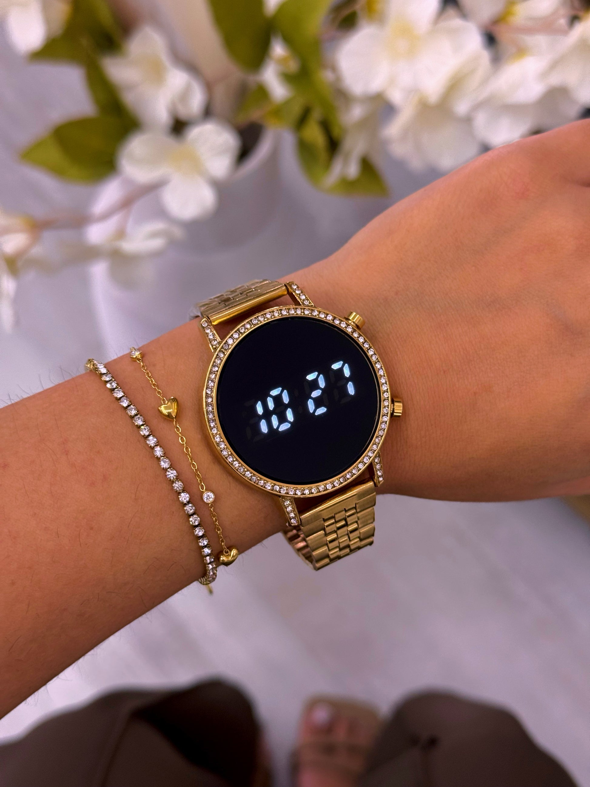 Relógio digital redondo com brilhantes | dourado